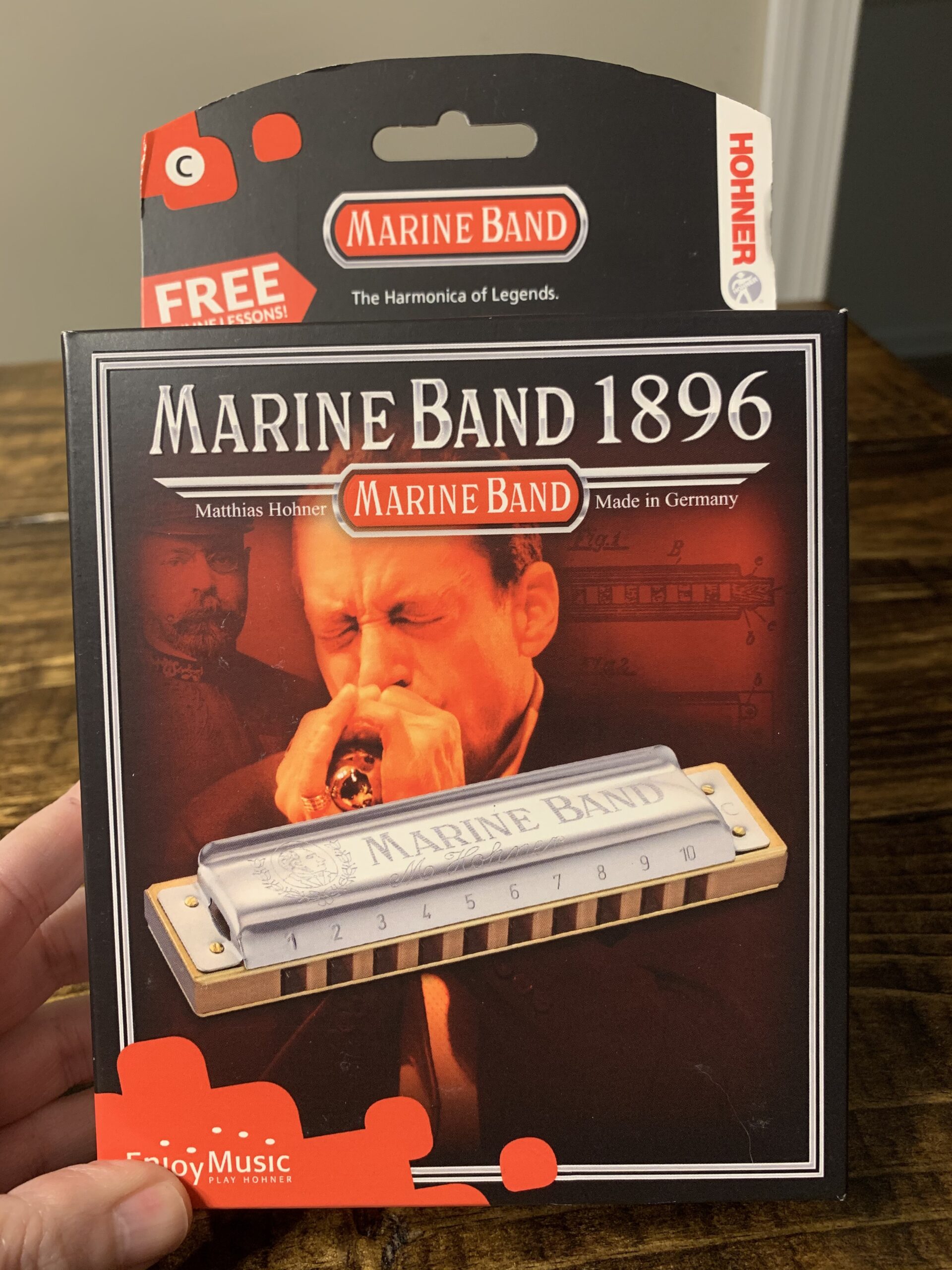 Hohner 1896BX Marine Band Tuned to Key of C Harmonica with 0.9mm Brass Reedplates, Single Laquered Pearwood Comb, and Arched Stainless Steel Covers customer photo 1