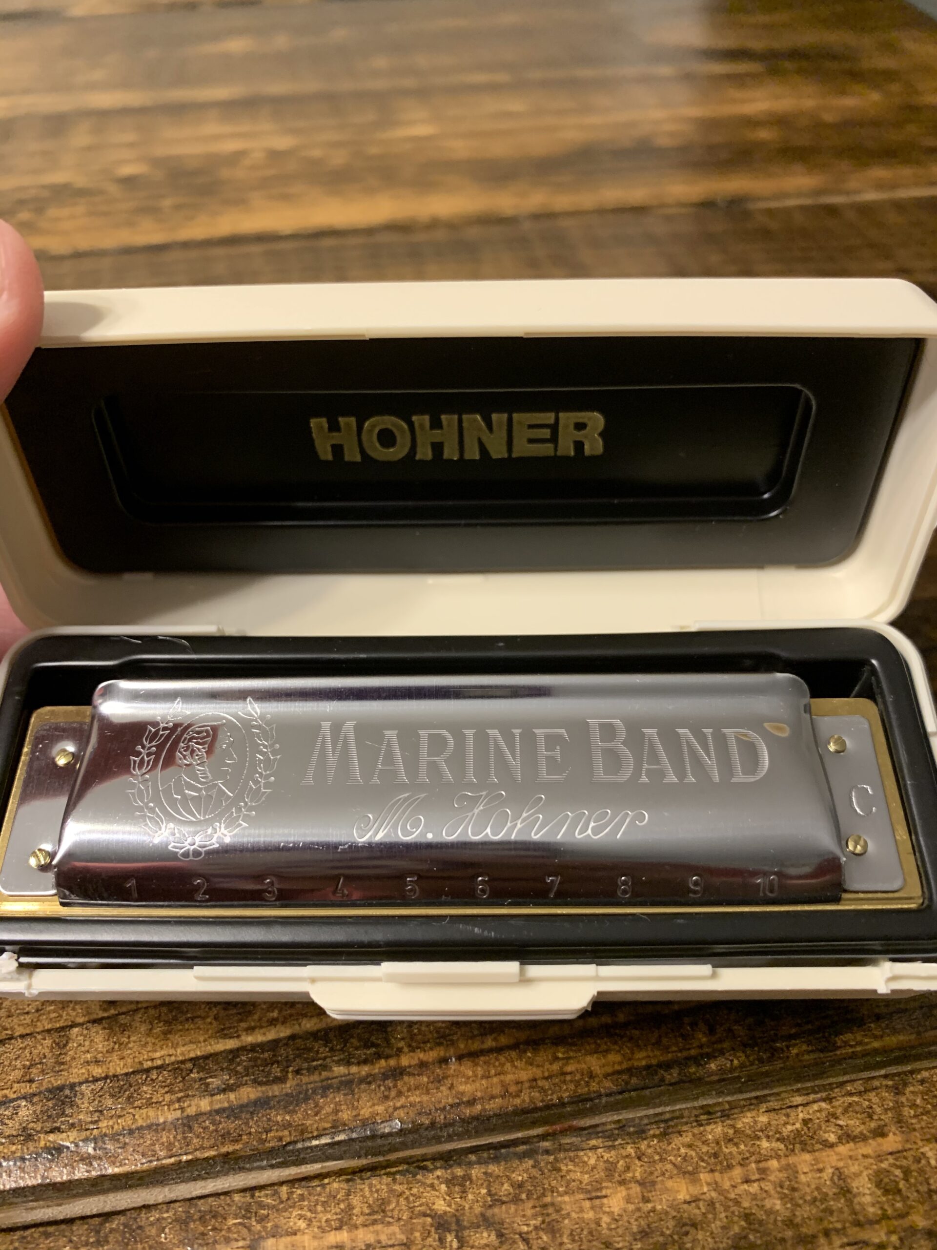 Hohner 1896BX Marine Band Tuned to Key of C Harmonica with 0.9mm Brass Reedplates, Single Laquered Pearwood Comb, and Arched Stainless Steel Covers customer photo 2