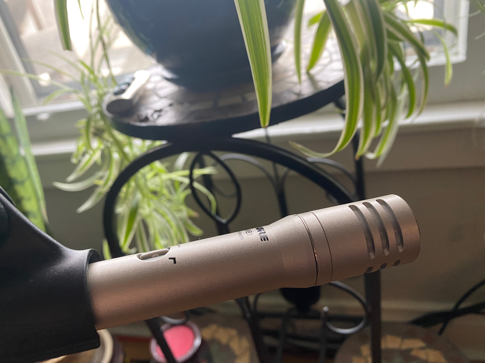 Shure SM81-LC Cardioid Condenser Instrument Microphone for Guitar, Piano and Cymbals customer photo 1
