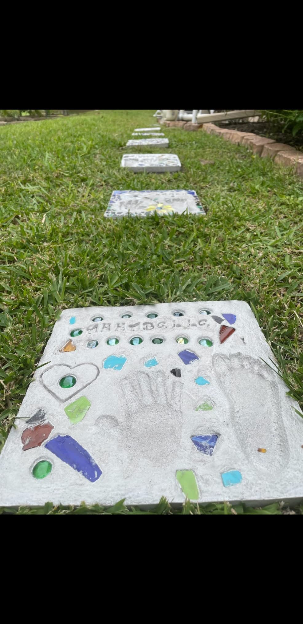 Milestones Decorative Inspiration Stepping Stone Kit for Flower Beds, Gardens, and Walkways - 901-11279 customer photo 2