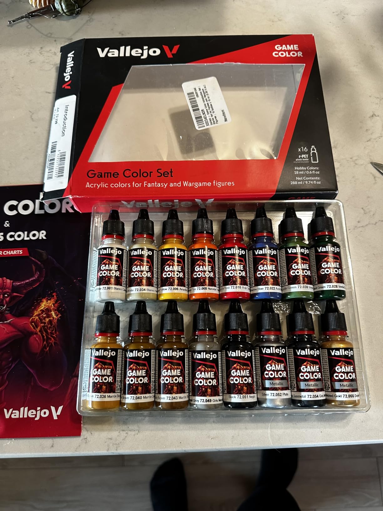Vallejo - Game Color Introduction Set | Starter Set for Fantasy and Wargame Figures | 16 Bottles x 18 ml (0.60 fl.oz.) customer photo 2