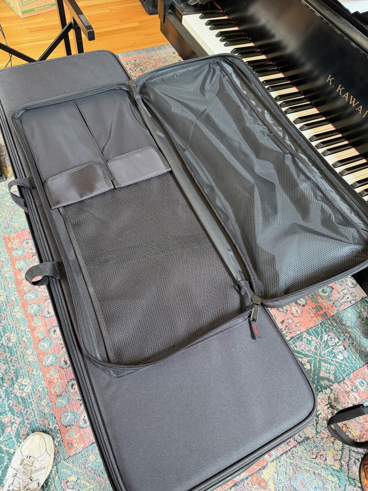 Gator Cases Premium Hybrid 88-Note Keyboard Case with Wheels (GK-88) | Built-In Wheels, Reinforced Frame & Padded Interior customer photo 1
