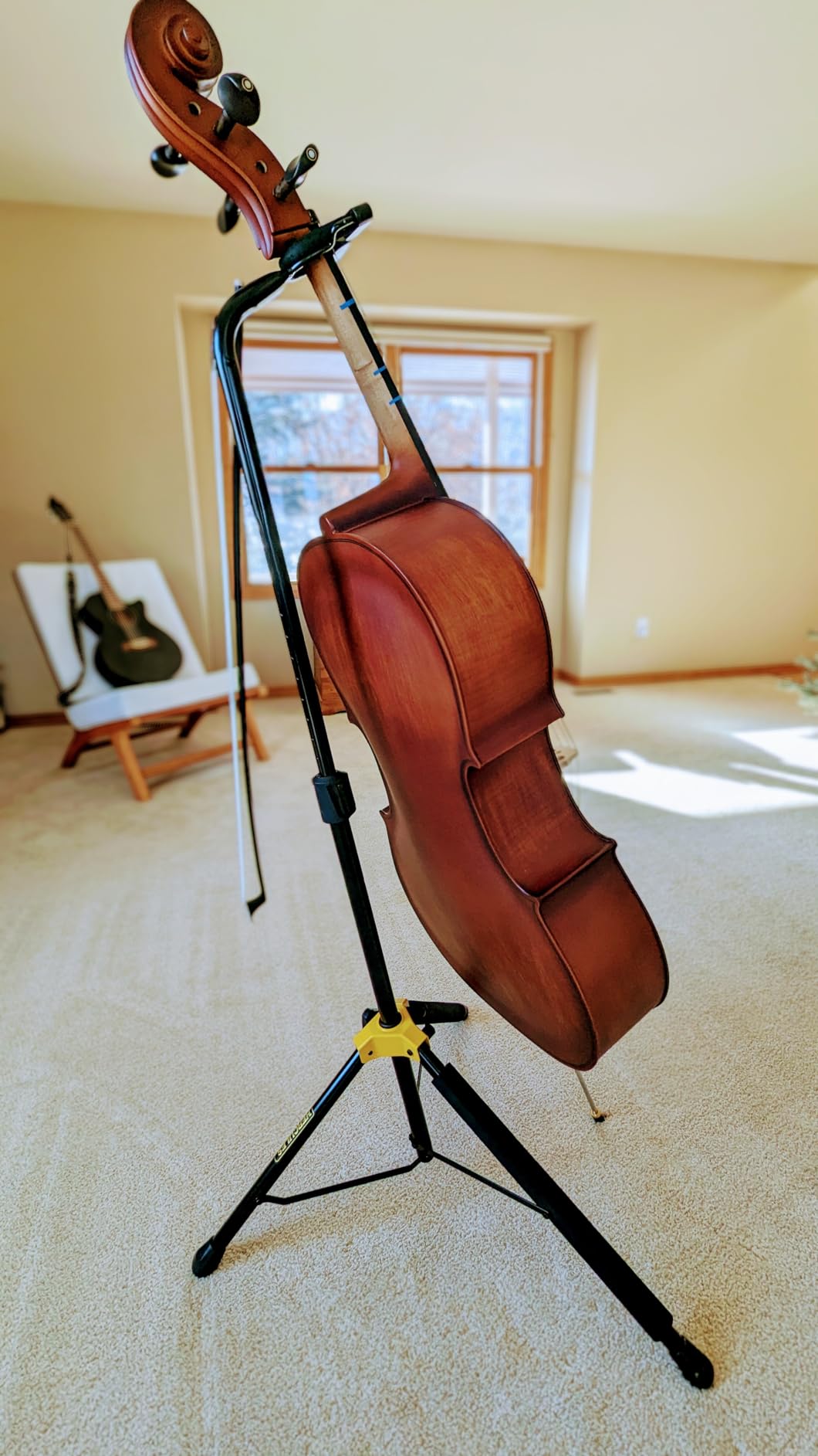 Hercules DS580B Auto Grip Cello Stand customer photo 1