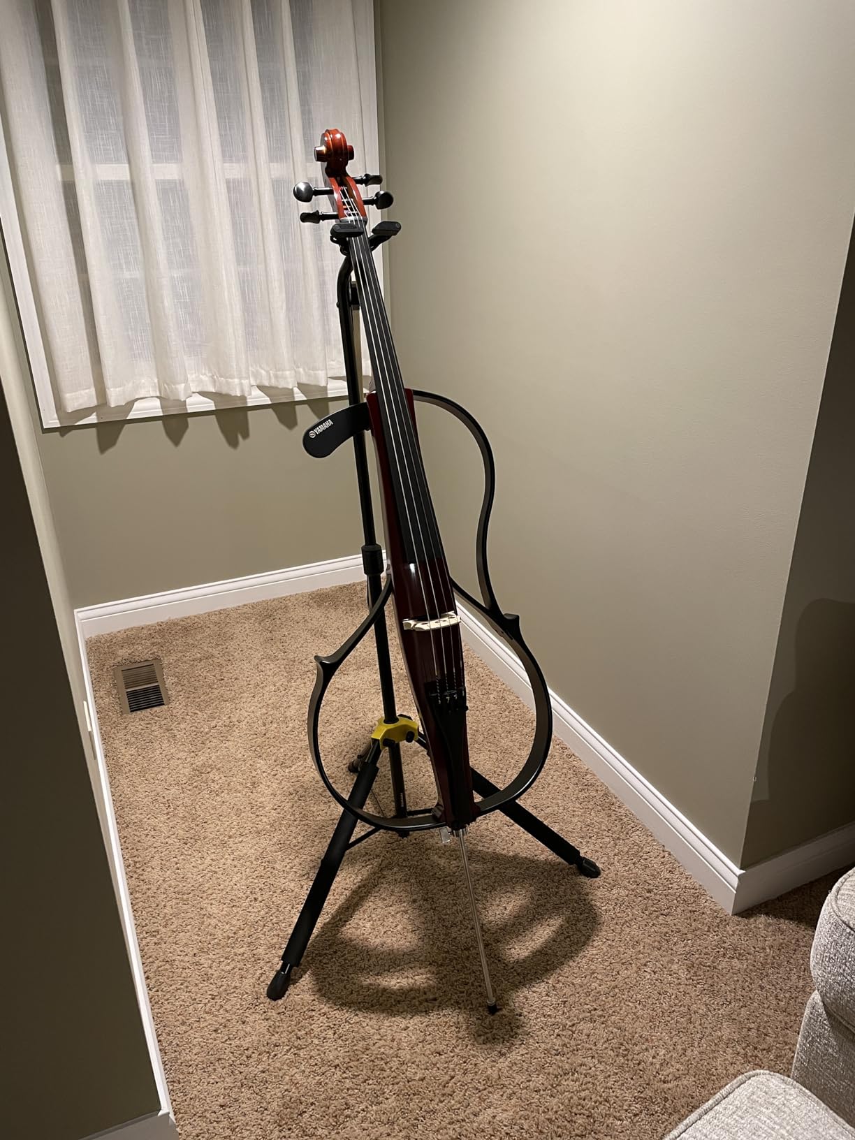 Hercules DS580B Auto Grip Cello Stand customer photo 2