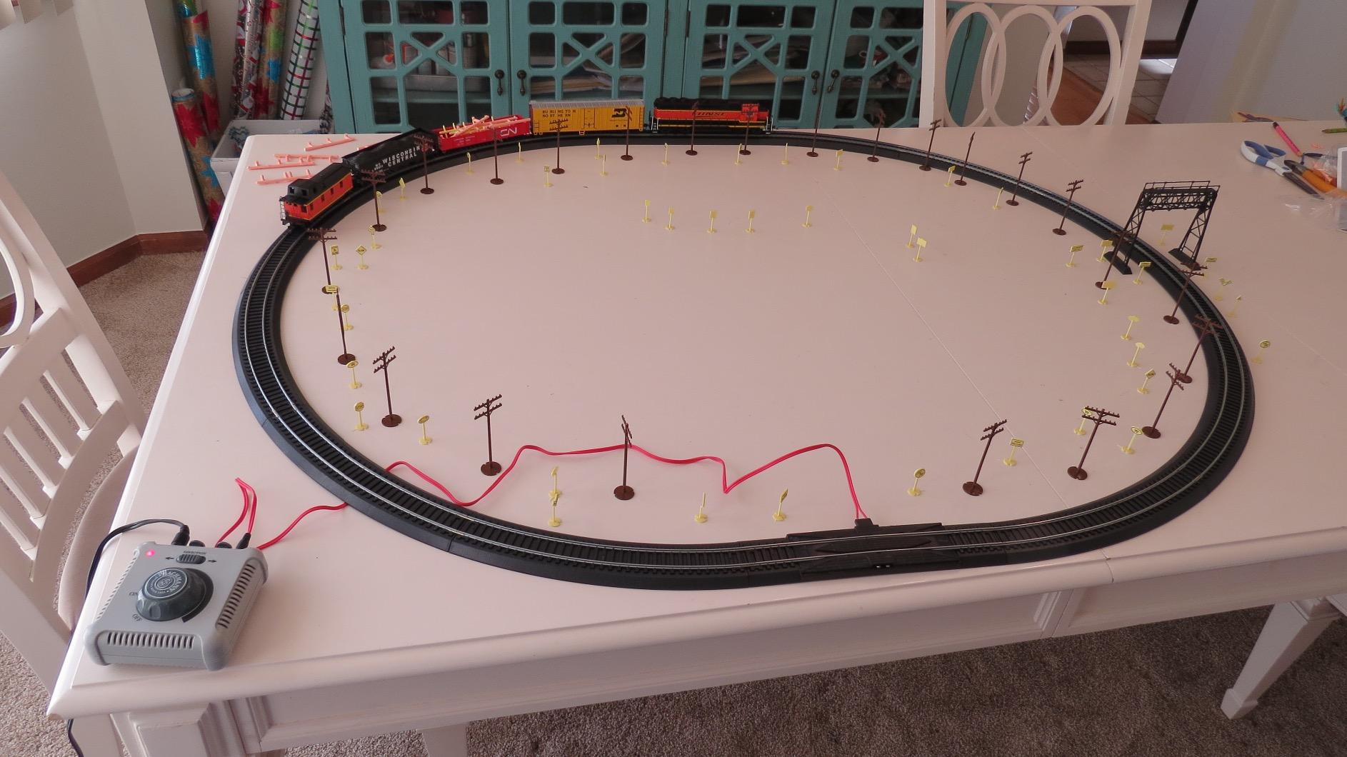 Bachmann Trains - Rail Chief Ready To Run 130 Piece Electric Train Set - HO Scale customer photo 1