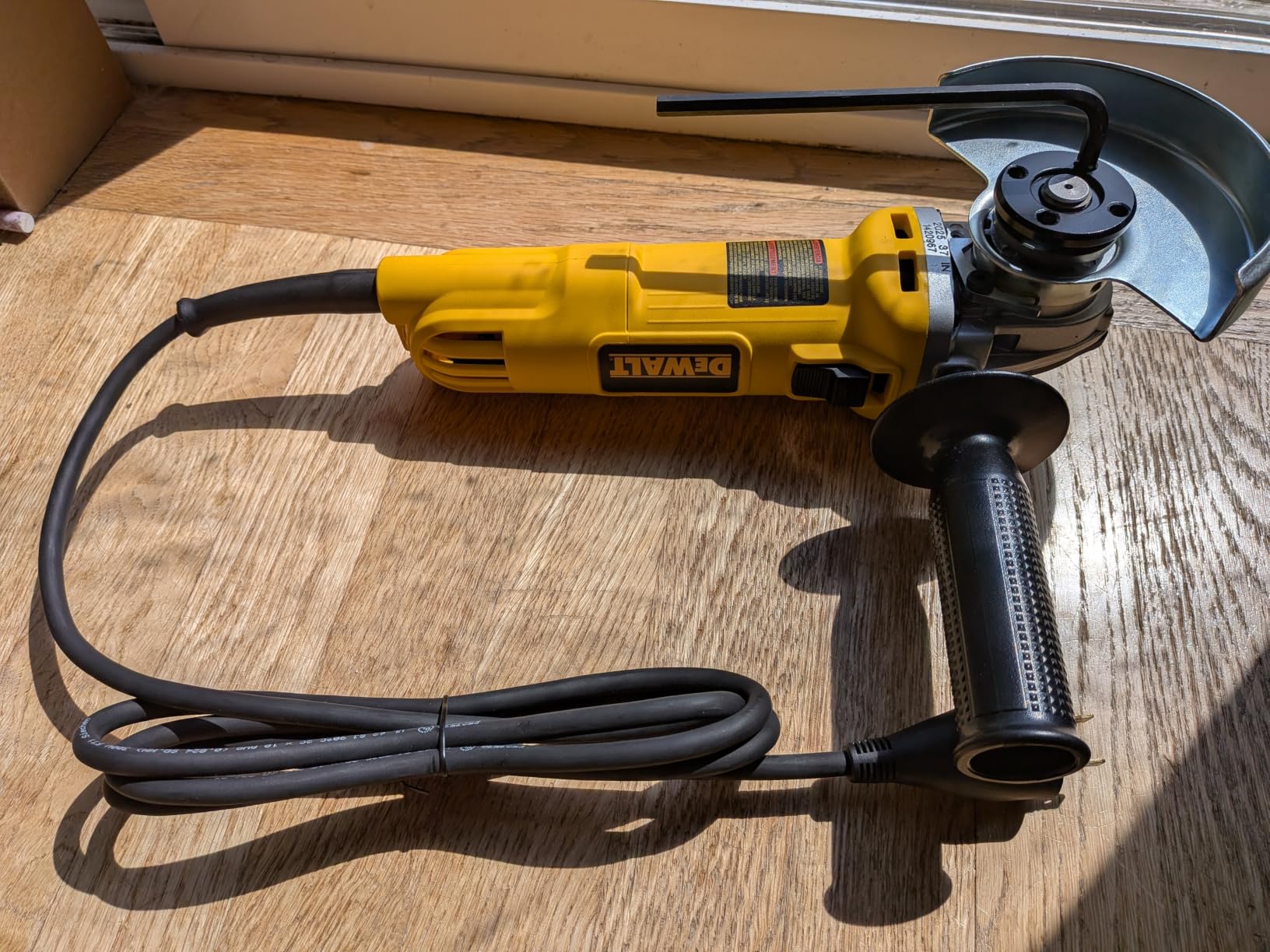 DEWALT Angle Grinder, One-Touch Guard, 4-1/2 -Inch (DWE4011) customer photo 1