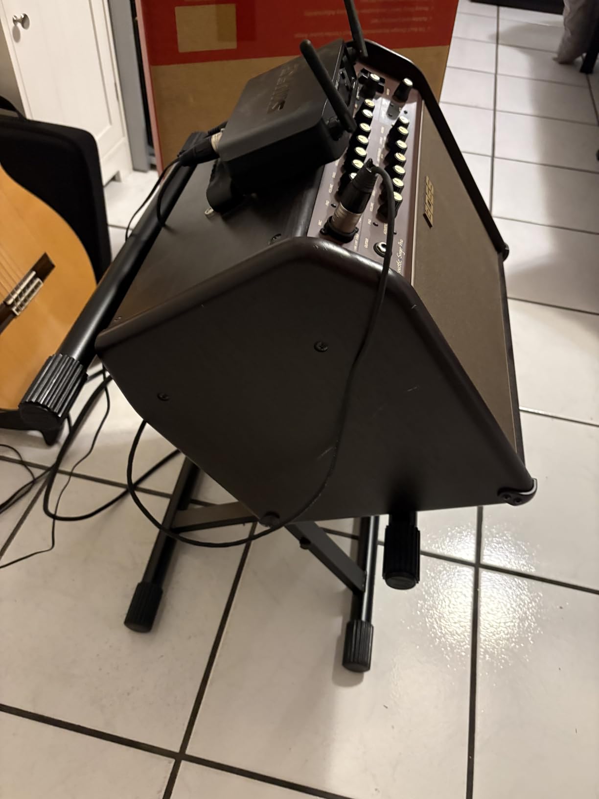 Gator Frameworks Adjustable Guitar Amp Stand, Fits Most Combo Amplifiers | Lift and angle your combo amp for better projection with adjustable height & support for loads up to 176 lb. (GFW-GTR-AMP) customer photo 1