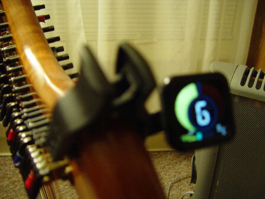 KLIQ UberTuner Clip On Guitar Tuner - Fast & Accurate Chromatic Tuner for Acoustic & Electric Guitar, Bass, Ukulele, Violin, Banjo & all other instruments customer photo 1