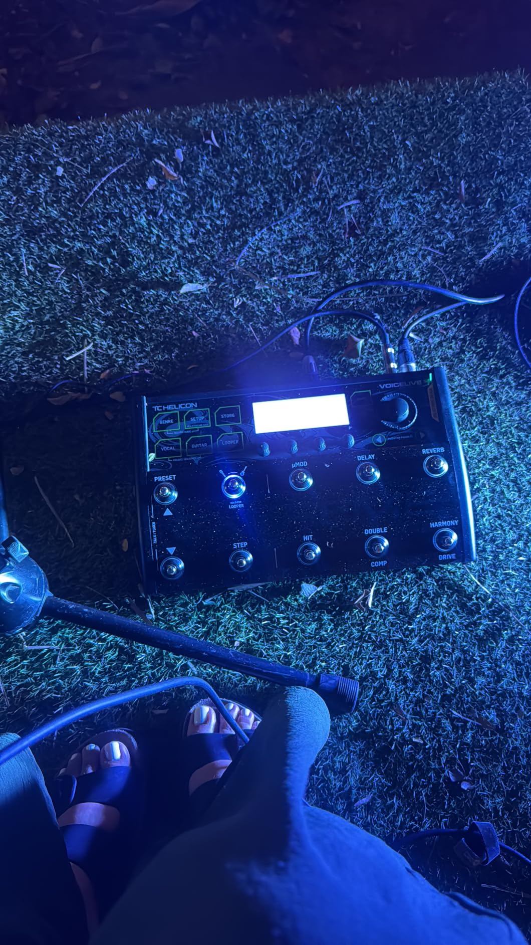 TC Helicon VOICELIVE 3 EXTREME Unrivaled Vocal and Guitar Effects Performance Floor Pedal with Backing Tracks, Looping, Automation and Audio Recording customer photo 1