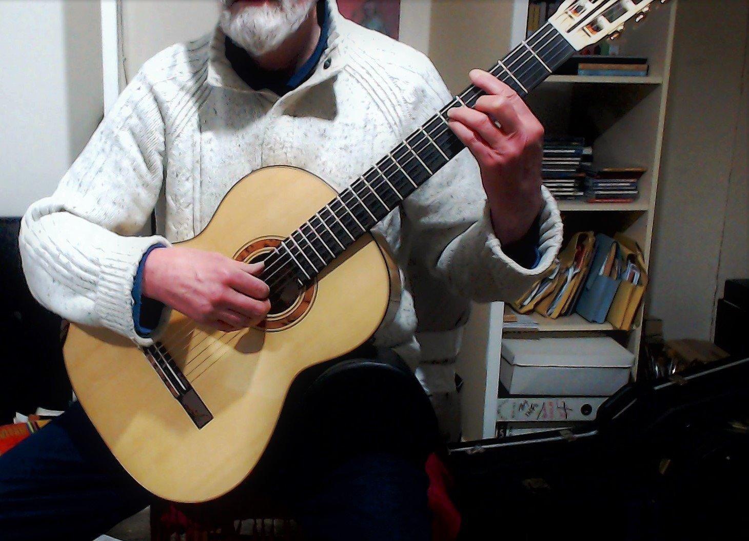 Golden Gate GD-20 Dynarette Classical Guitar Cushion - Large customer photo 1
