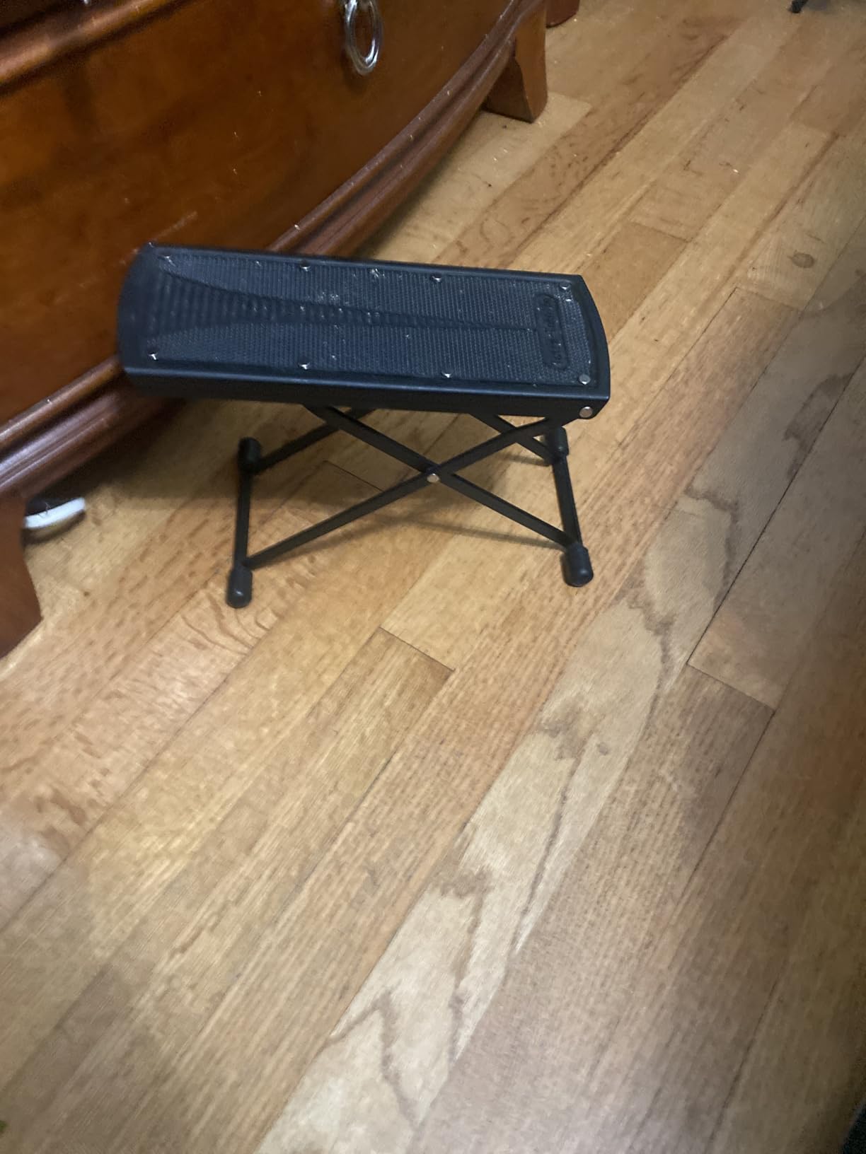 Essentials Series GFR-01 6-Position Height Adjustable Guitar Foot Rest, Color Black customer photo 1