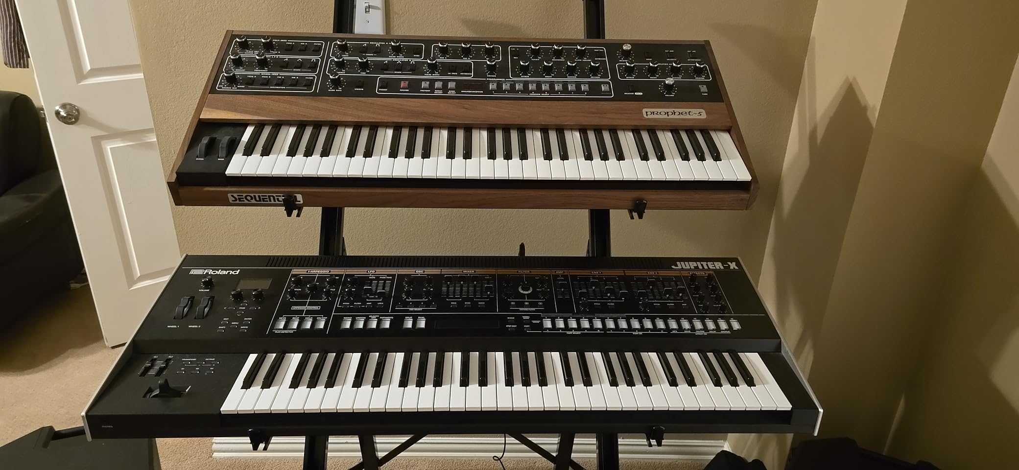 Gator Cases Frequent Flyer's Series Molded Flight Case for 88-Note Keyboards with TSA Approved Locking Latches and Recessed Wheels (GTSA-KEY88) customer photo 1