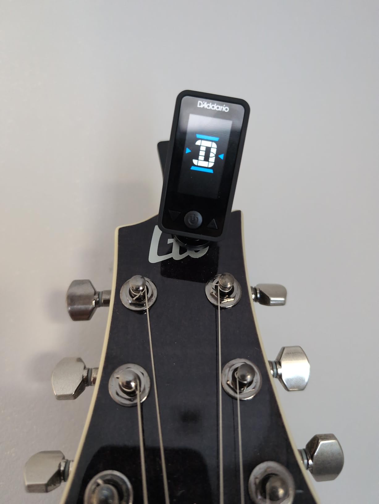 D'Addario Eclipse Headstock Clip On Guitar Tuner, PW-CT-17BK, Black customer photo 1