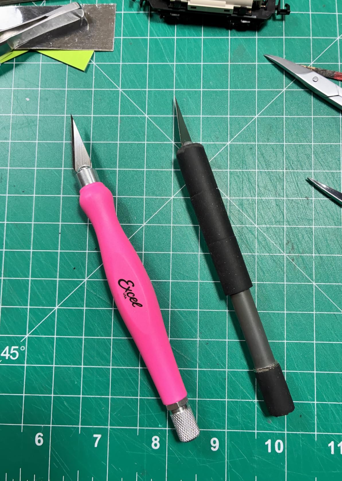 Excel Blades Fit Grip Craft Knife With #11 Ultra-Sharp Carbon Steel Angled Blade - Precision Hobby Knife With Contoured Rubberized Grip For DIY, Art Crafts, And Model Projects - Green, Made in the USA customer photo 1