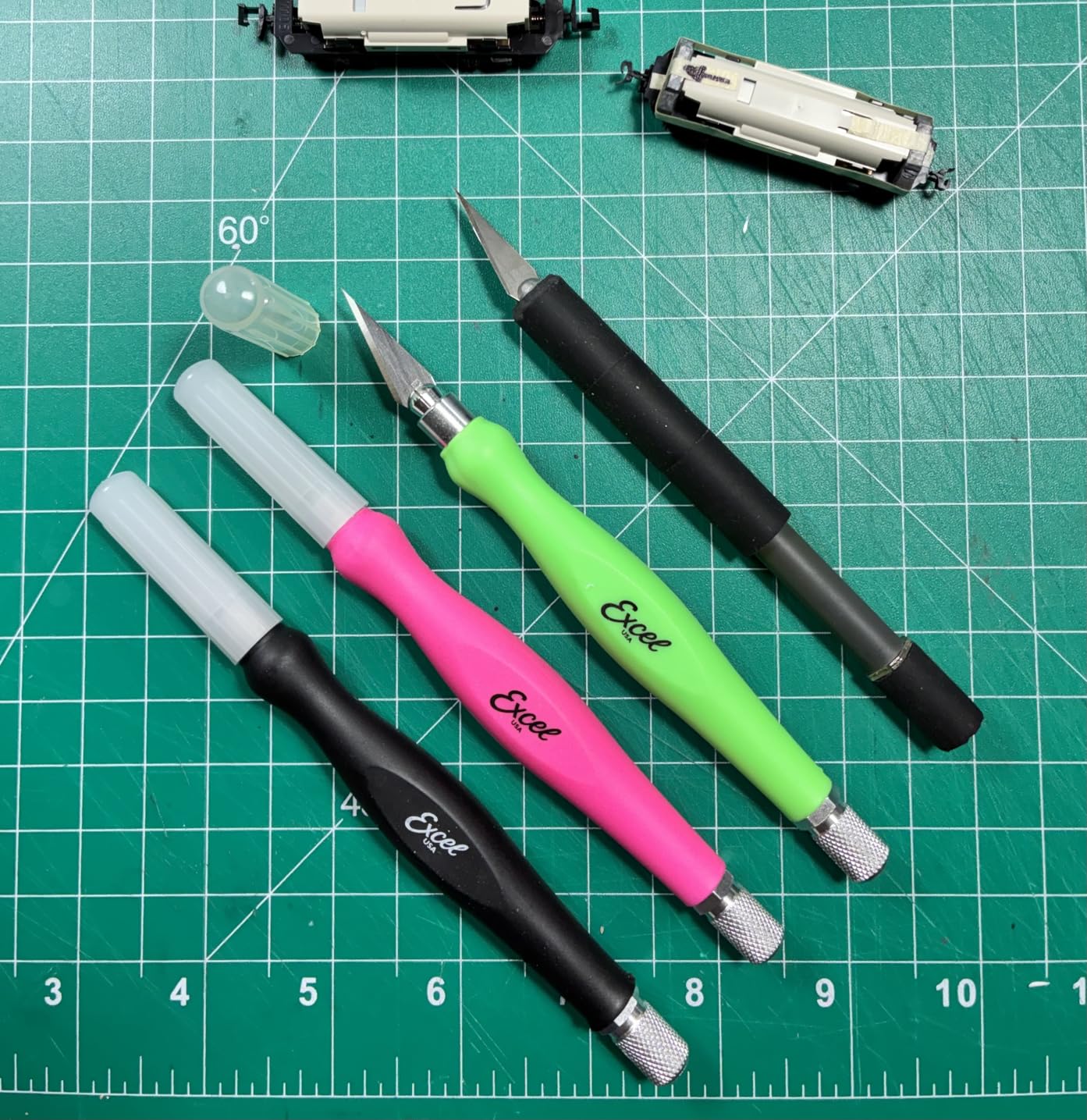 Excel Blades Fit Grip Craft Knife With #11 Ultra-Sharp Carbon Steel Angled Blade - Precision Hobby Knife With Contoured Rubberized Grip For DIY, Art Crafts, And Model Projects - Green, Made in the USA customer photo 2