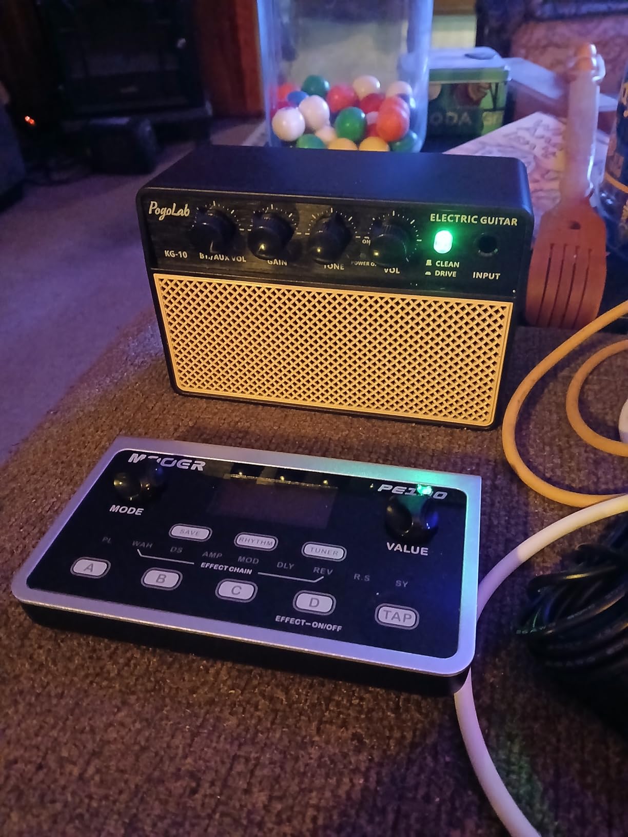 MOOER PE100 Portable Desktop Guitar Multi Effects Headphone Amp Pedal Practice Tool with Drum Machine, TAP Tempo customer photo 2