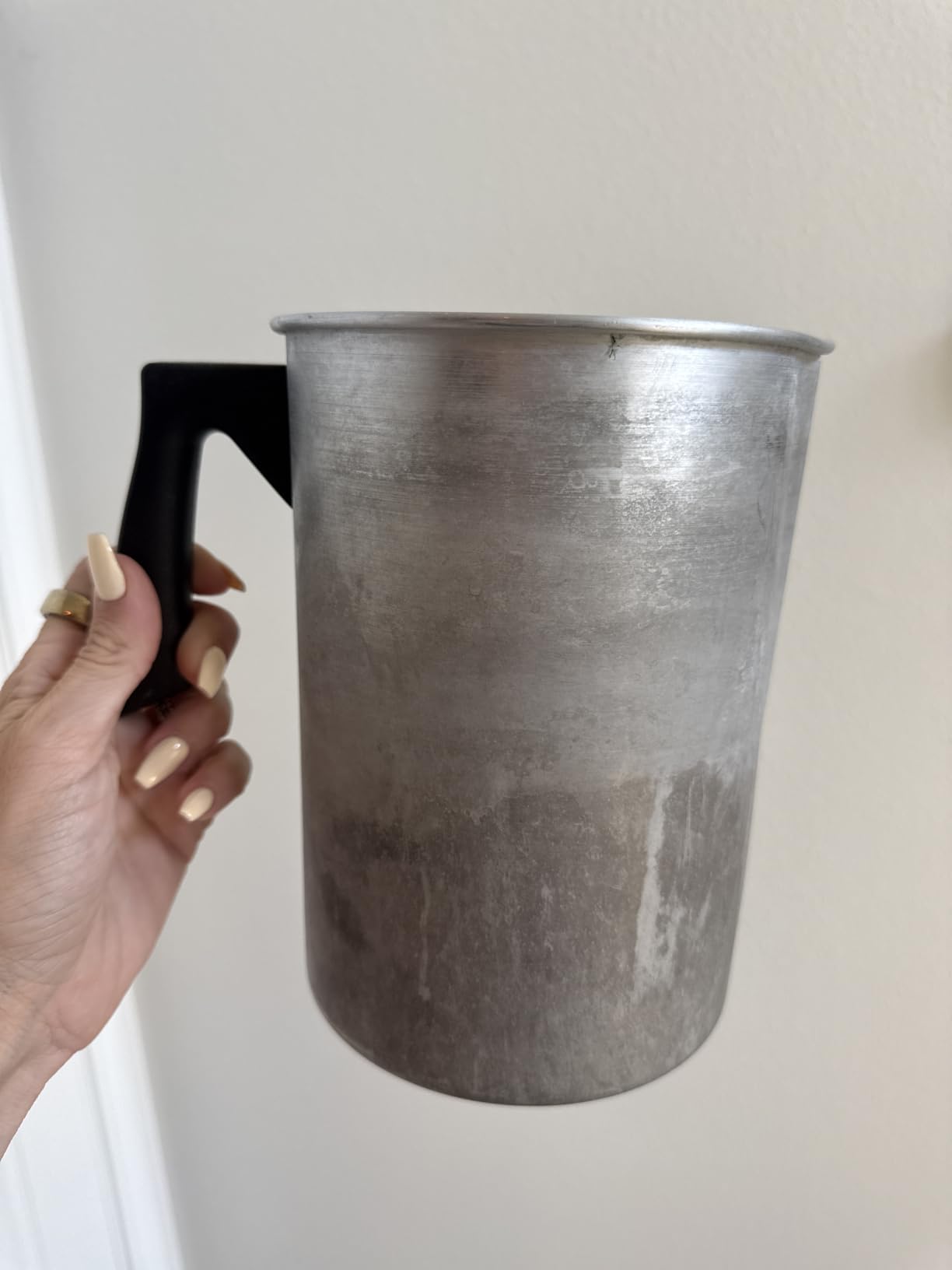 Candle Making Pouring Pot, 4 pounds, Dripless Pouring Spout & Heat-resisting Handle Designed Wax Melting Pot, Aluminum Construction Candle Making Pitcher customer photo 1
