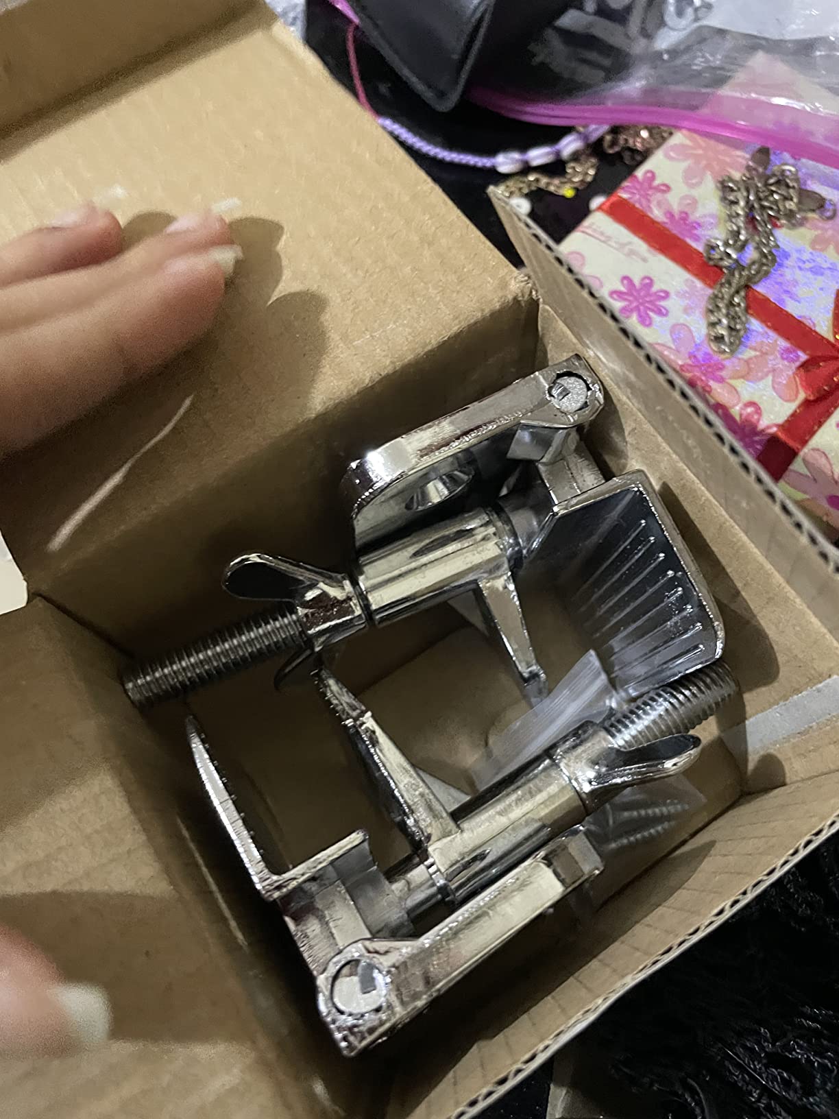 2PCS of Screen Printing Clamps Screen Frame Butterfly Hinge Clamp for Silk Screen Printing Frame Machine,for Fixing Screen Printing Mesh,Screen Printing Press DIY Tool Include 4 Screws customer photo 1