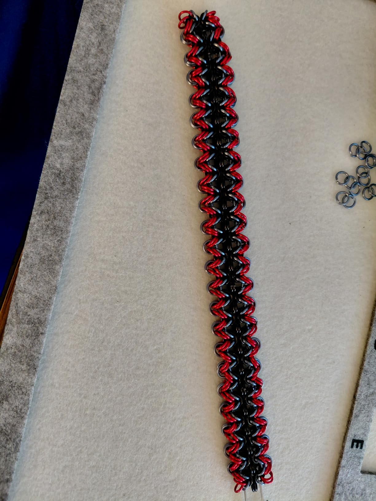 Dracula RIC-RAC Chainmaille Bracelet Kit customer photo 2