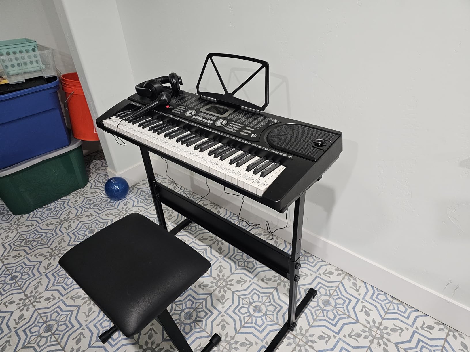 Hamzer 61 Key Keyboard Piano with Lighted Keys, Beginner Electronic Piano Keyboard Set with Stand, Bench, Headphones, Microphone, Keynote Stickers customer photo 2