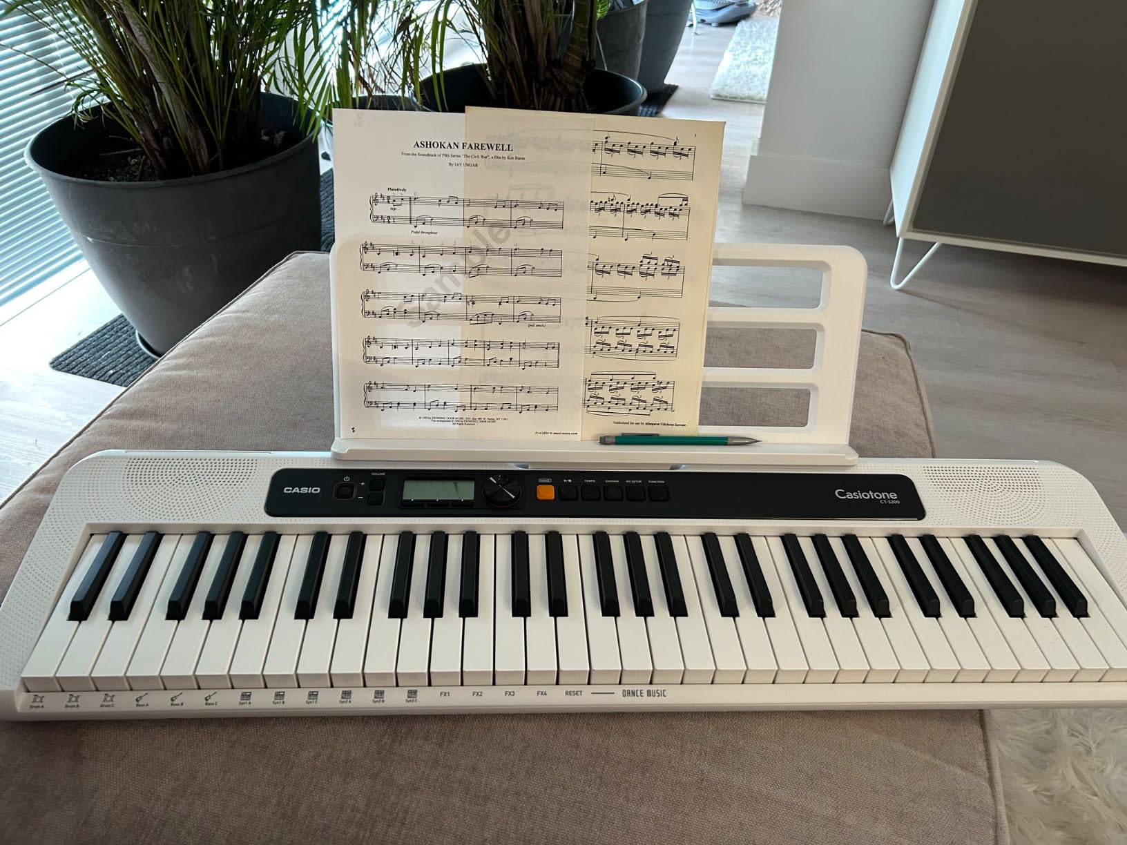 Casio Casiotone CT-S200 - 61-Key Portable Keyboard for Beginners | 400 Tones, 77 Rhythms, LCD Display, Dance Music Mode, USB-MIDI, Stereo Speakers | Includes Power Supply & Music Rest | Black customer photo 1