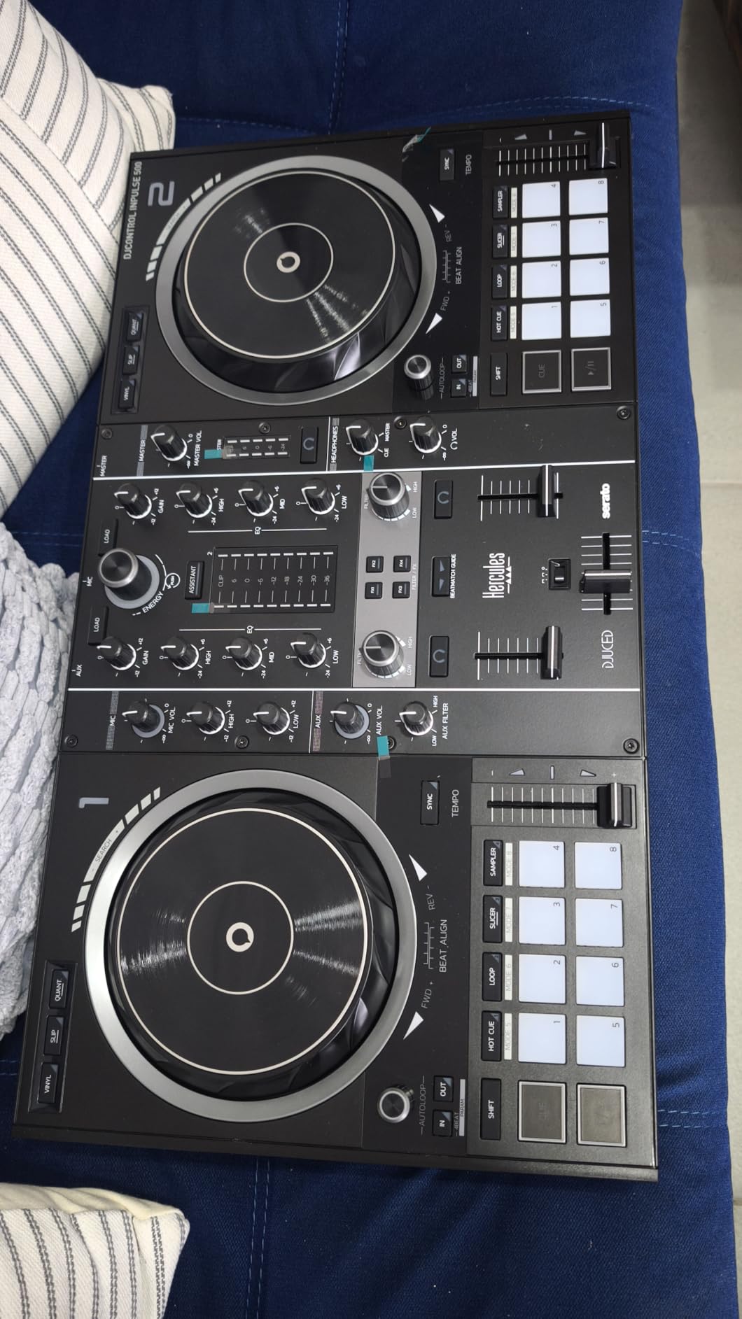 Hercules DJControl Inpulse 500: 2-deck USB DJ controller for Serato DJ and DJUCED (included) customer photo 1