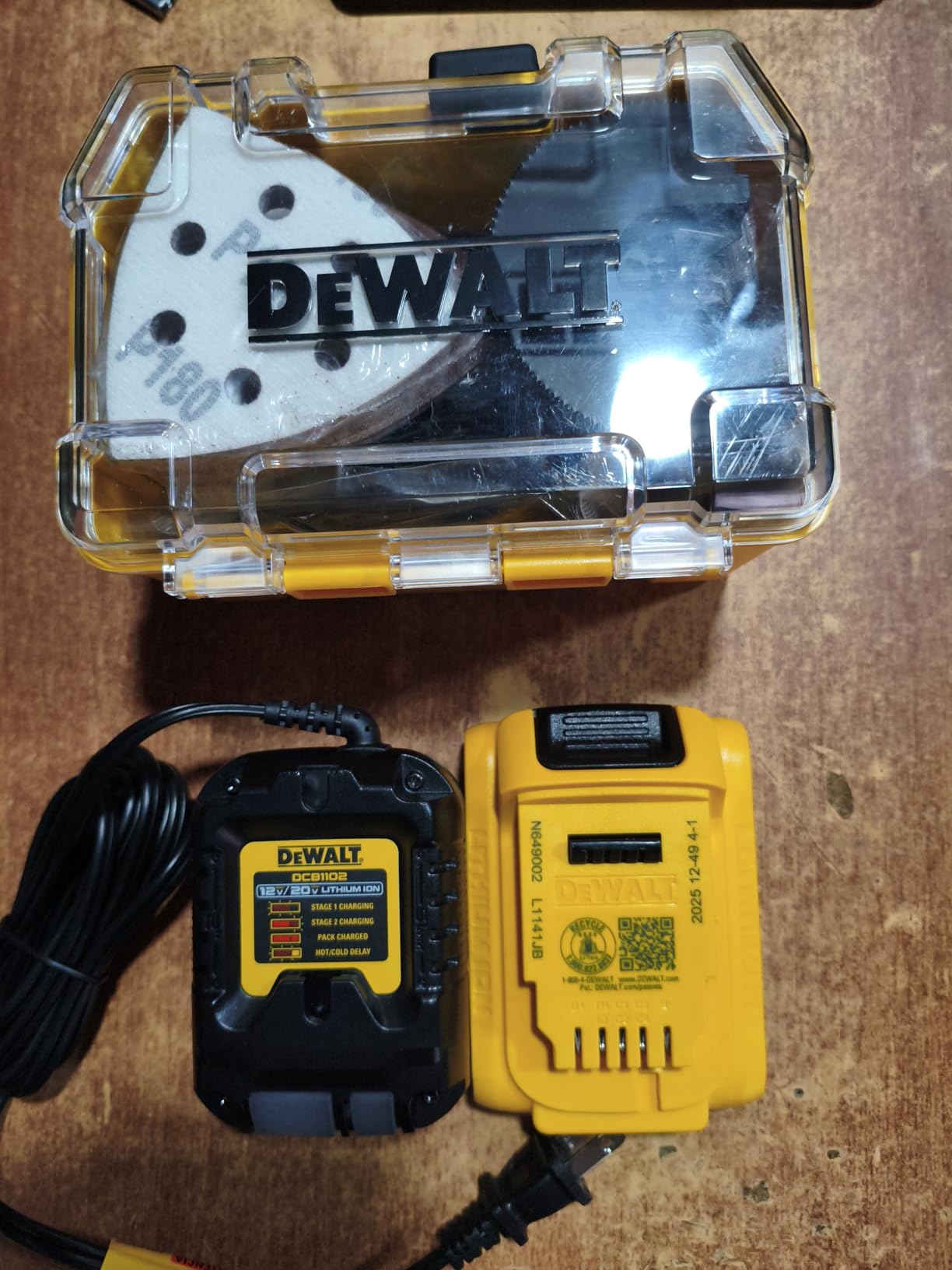 DEWALT 20V MAX XR Oscillating Tool Kit with Blades, 3 Speed Cordless Brushless Multitool, Up to 20,000 OPM, LED Light, Battery and Charger Included (DCS356C1) customer photo 2