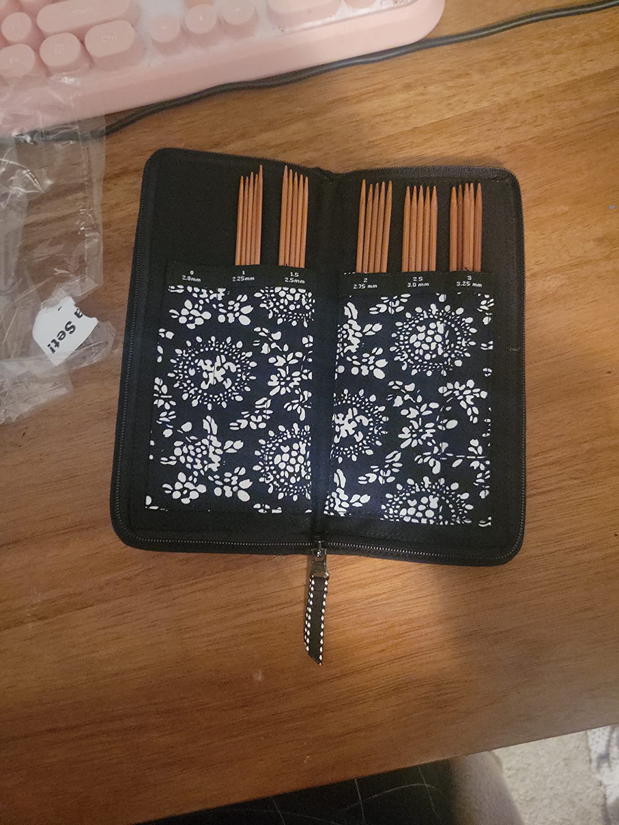 ChiaoGoo Bamboo Dark 6-inch DPN Double Point Set | US 1, 1.5, 2, 2.5, 3, Zipper-Enclosed Fabric Case, Project Bag, Needle Gauge customer photo 1
