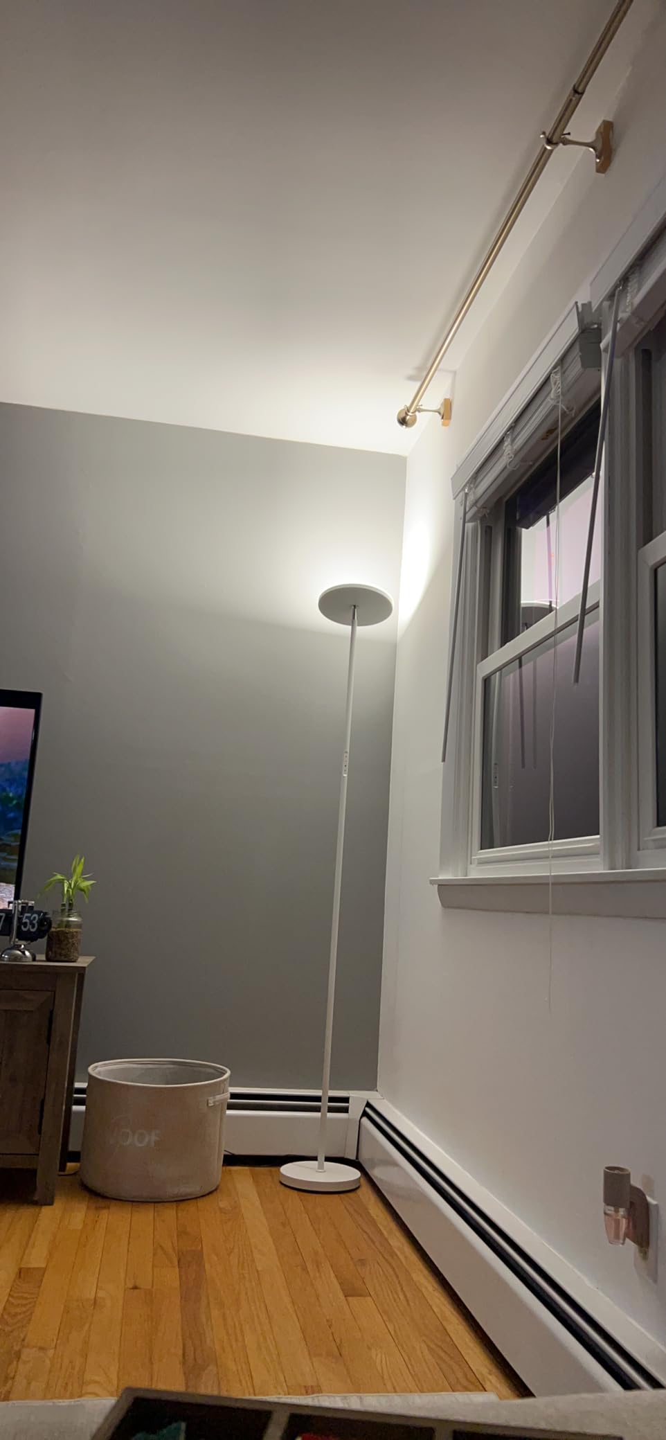 OUTON Floor Lamp, 30W/3000LM LED Modern Torchiere Sky Lamp, Super Bright Dimmable Standing Tall Lamp with 4 Color Temperatures, Remote Touch Control, 1 Hour Timer for Living Room Bedroom Office, Black customer photo 1