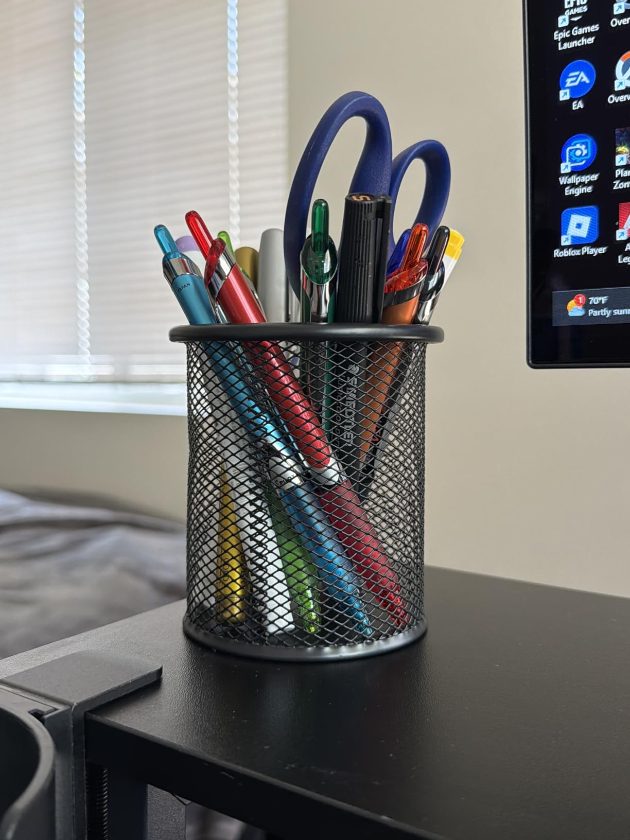 HSYMQ Black Pen Holder Cup for Desk, Pencil Cup Holder, Black Wire Mesh Pen Cup for Desk Office Pen Organizer customer photo 1
