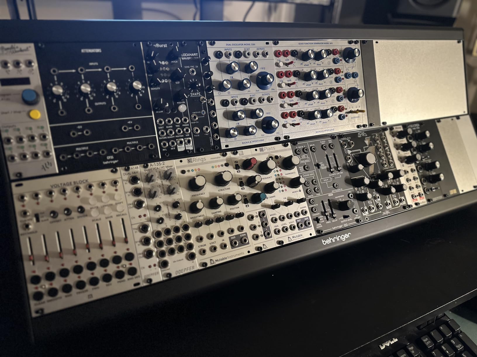 Behringer EURORACK GO Mobile 2 x 140 HP Eurorack Case with Massive Power Supply, 32 Keyed Power Connectors customer photo 2