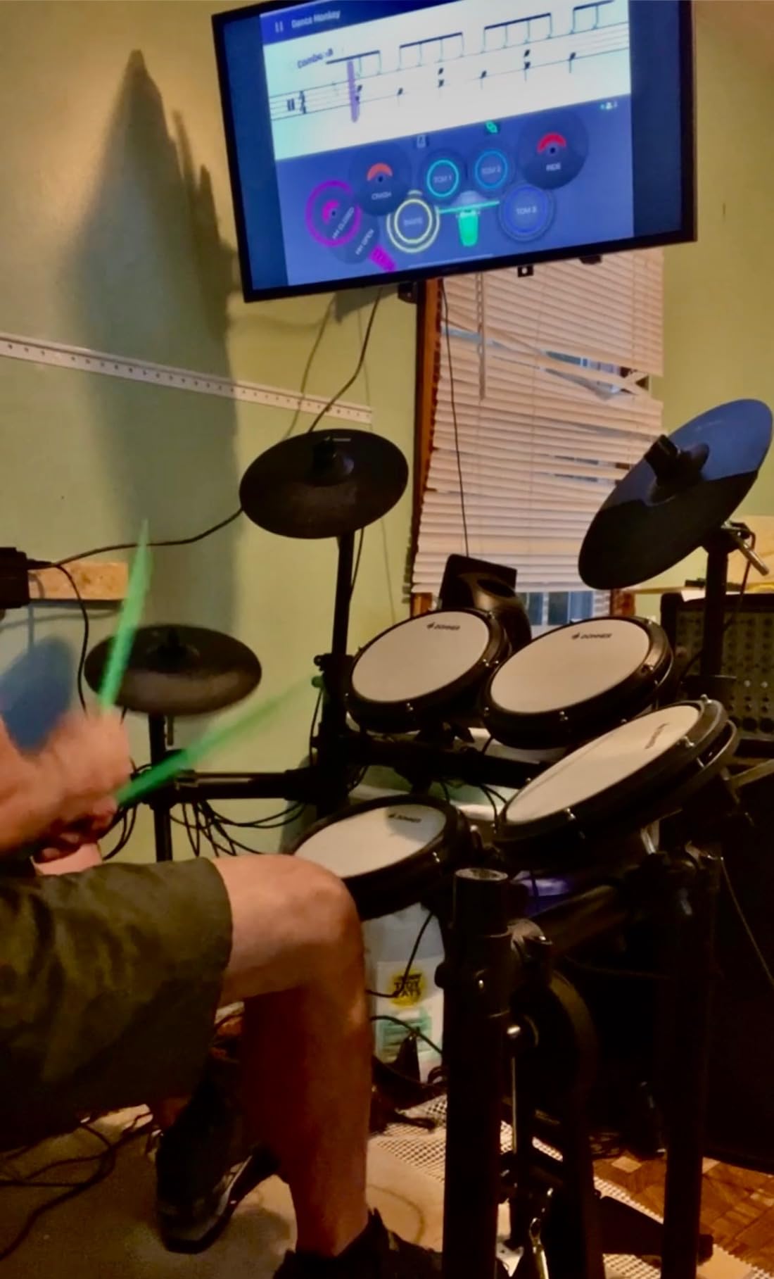 Donner DED-200 Electric Drum Sets with Quiet Mesh Drum Pads, 2 Cymbals w/Choke, 31 Kits and 450+ Sounds, Throne, Headphones, Sticks, USB MIDI, Melodics Lessons (5 Pads, 3 Cymbals) customer photo 2