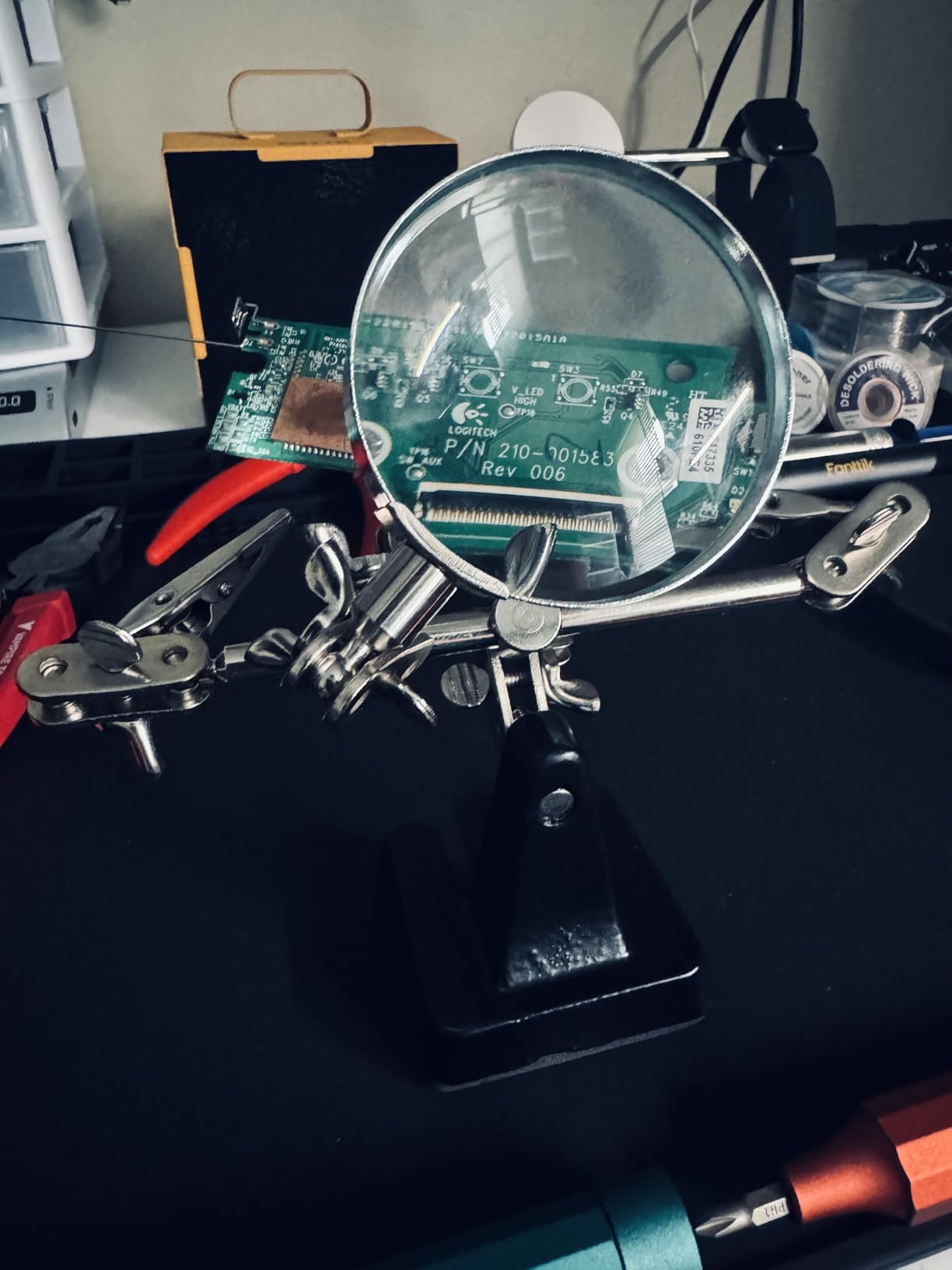 Weller Genuine Helping Hands with Magnifier | WLACCHHB-02 customer photo 2