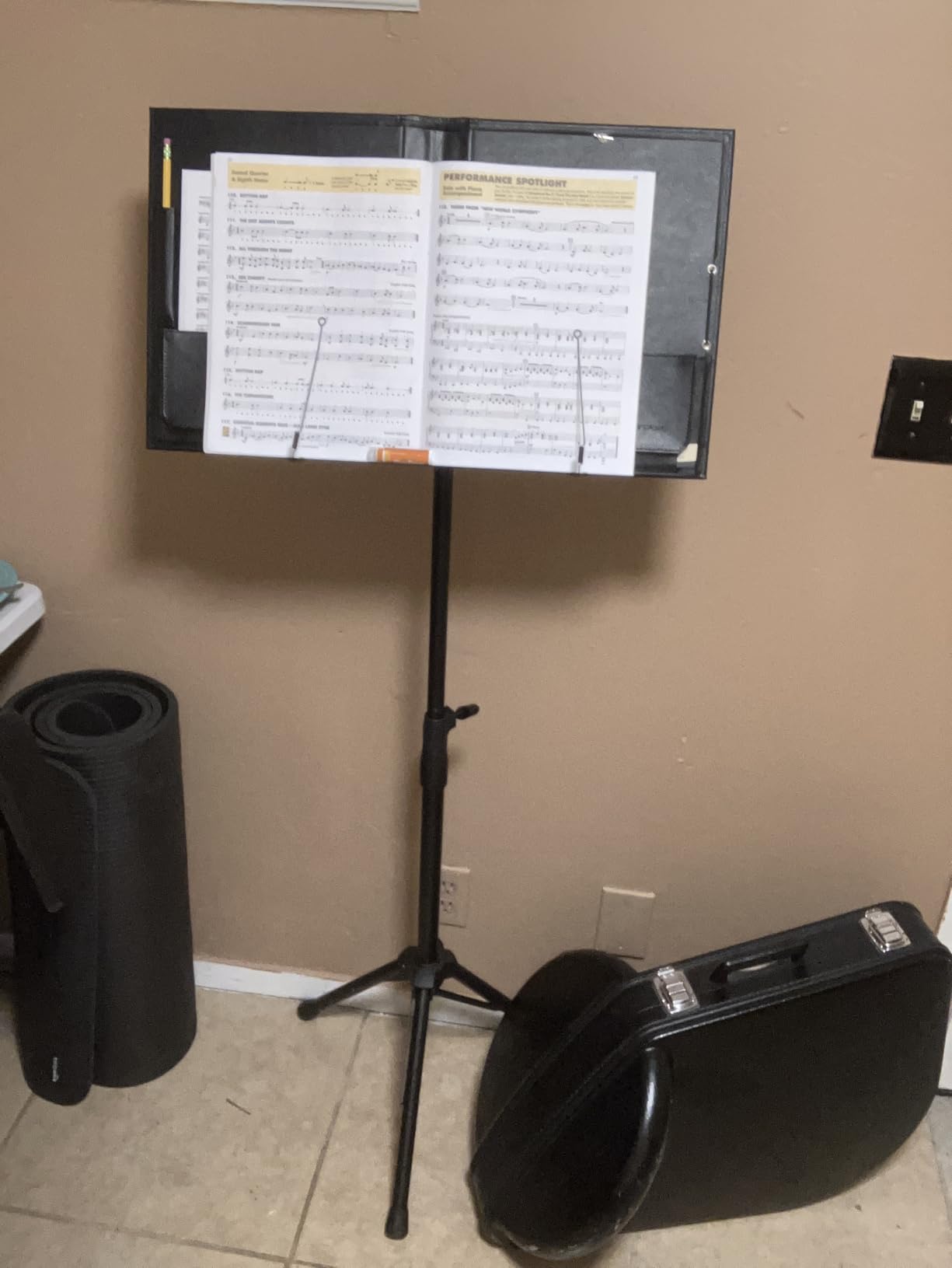 Vekkia Sheet Music Stand-Metal Professional Portable Perforated Music Stand with Carrying Bag, Folding Adjustable Music Holder, Super Sturdy suitable for Instrumental Performance & Band & Travel customer photo 1