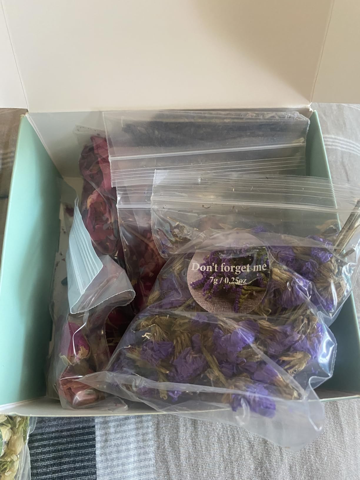 9 Bags Dried Flowers,100% Natural Dried Flowers Herbs Kit for Soap Making, DIY Candle Making,Bath - Include Rose Petals,Rose, Gomphrena,Lavender,Don't Forget Me,Lilium,Jasmine,Rosebudsand More customer photo 2