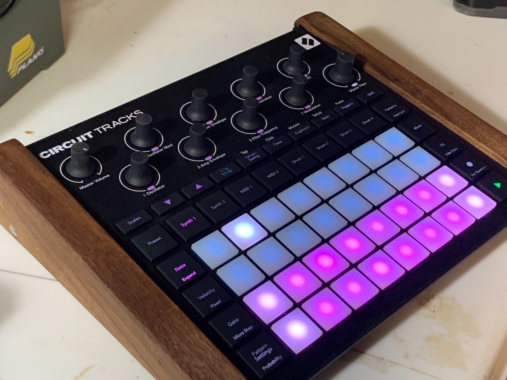 Novation Circuit Tracks Groovebox Sequencer and Synthesizer | USB, Standalone Groovebox, 2 Synth Tracks, 4 Drum Tracks, 2 MIDI Tracks, 32-Step Sequencer, Digital FX, 4hr Battery customer photo 2