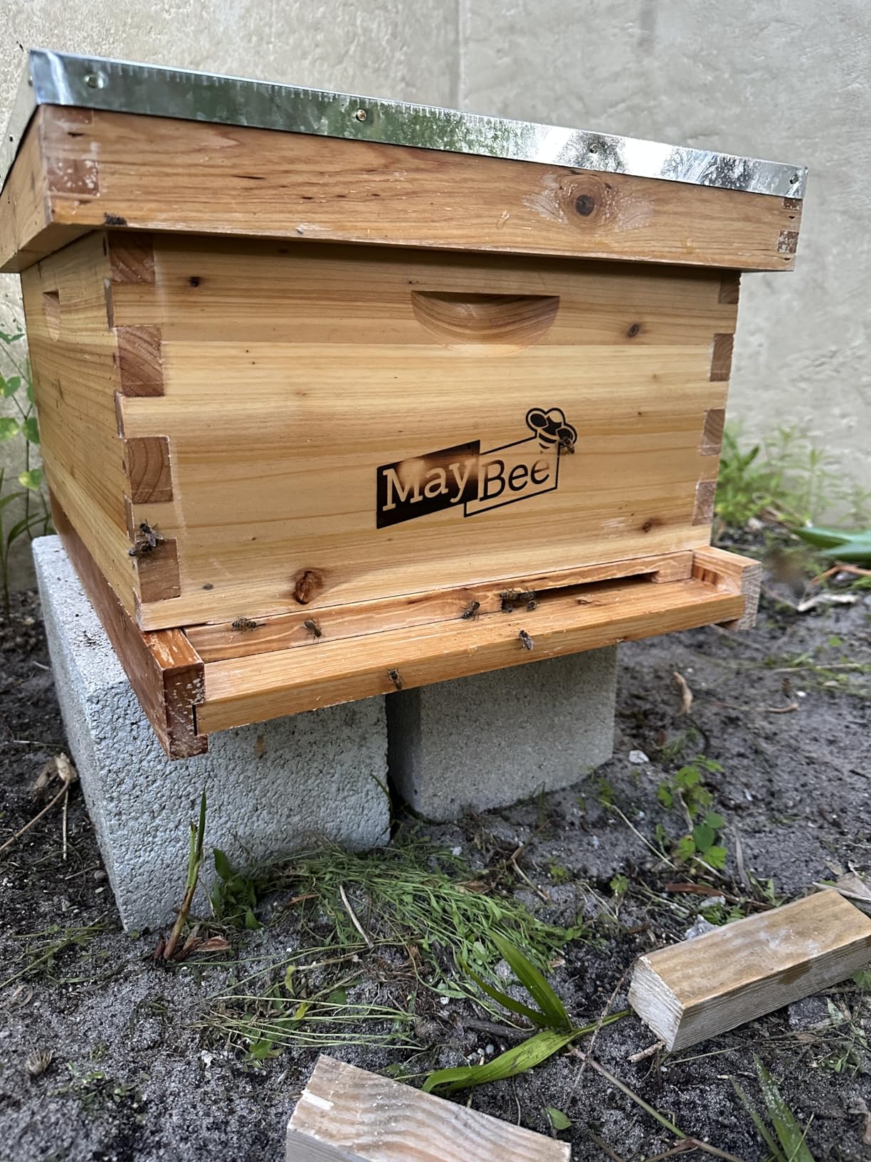 Beehive Starter Kit 8-Frame Bee Boxes and Frames Beehive Kit Wax Coated Bee Hives and Supplies Starter Kit Including Beekeeping Tools Kit with Beekeeping Veil customer photo 2