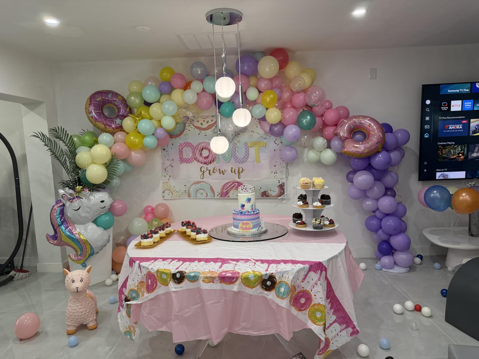 Balloon Arch Kit and Balloon Pump, 9Ft Tall & 10Ft Wide Adjustable Balloon Arch Stand Kit with Electric Pump, Balloons and Accessories for Birthday, Wedding, Graduation Party Decoration customer photo 2