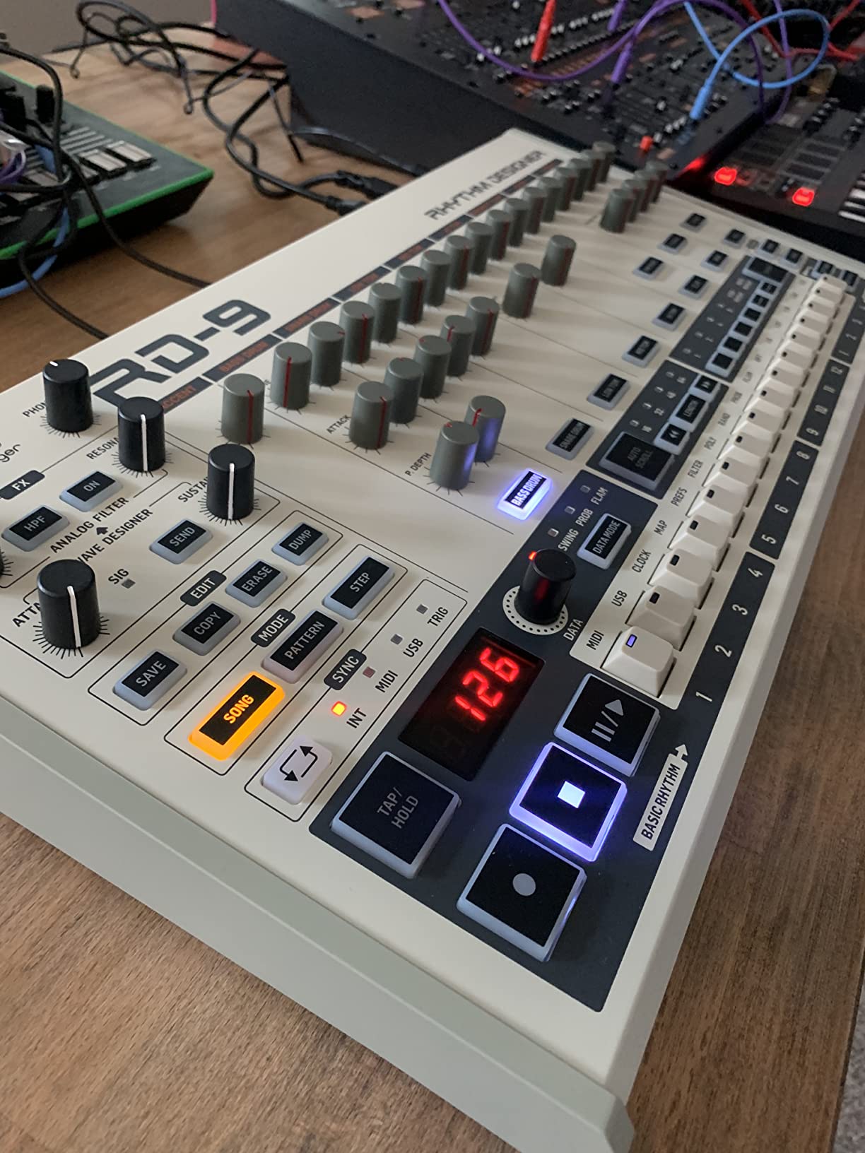 Behringer RHYTHM DESIGNER RD-9 Classic Analog/Digital Drum Machine with 11 Drum Sounds, 64-Step Sequencer, Wave Designer and Dual-Mode Filter customer photo 1