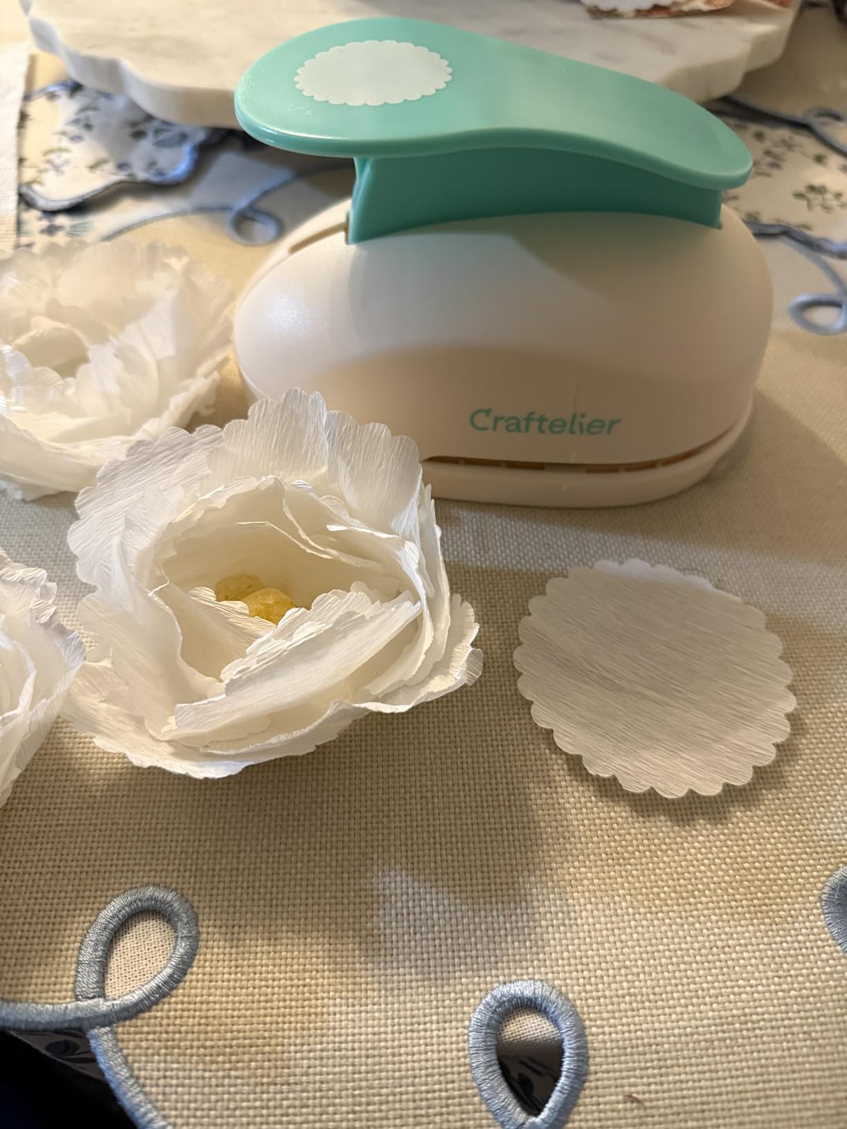 Craftelier Scalloped Circle Punch 1.5