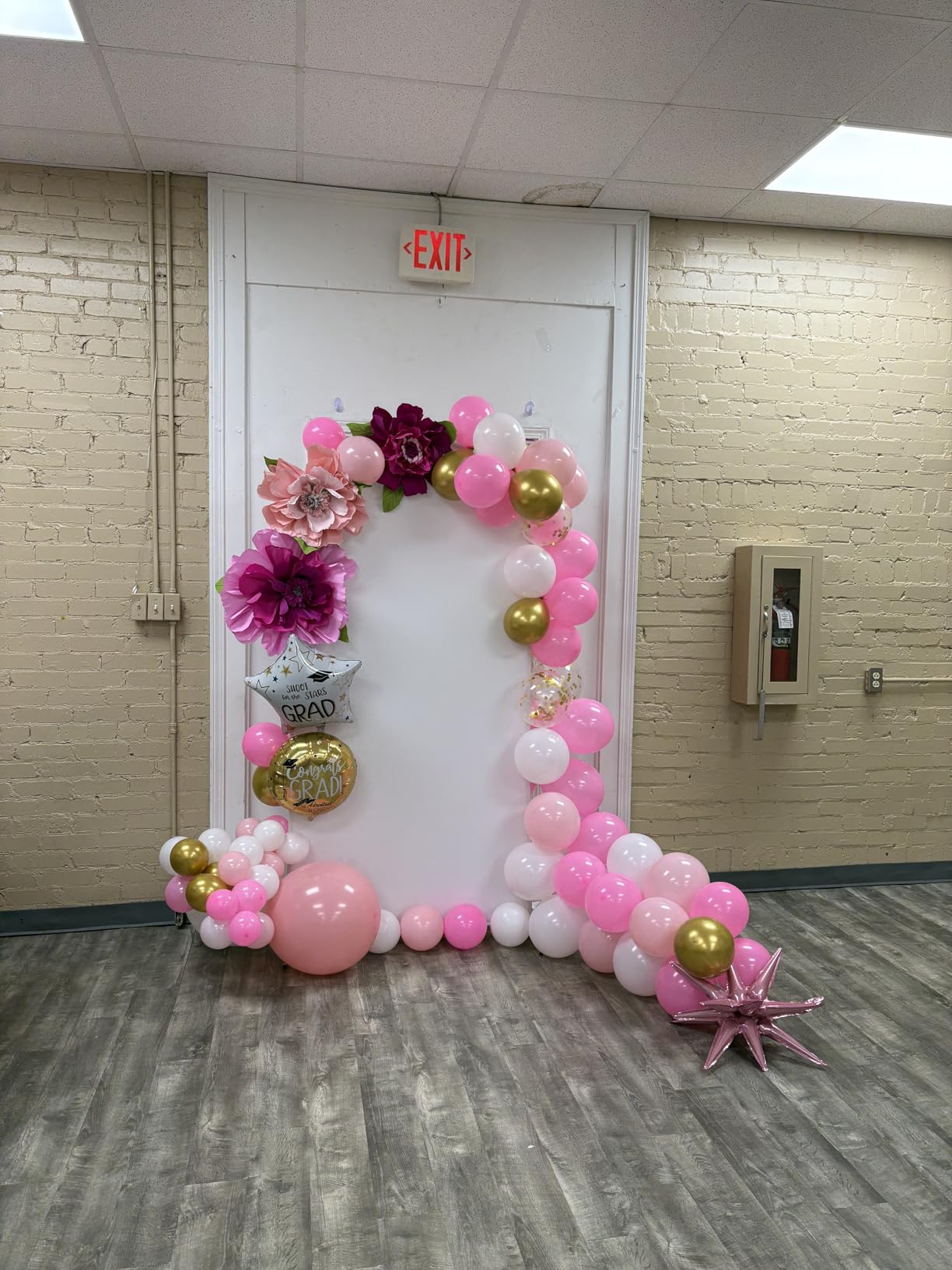 Gersoniel 57 Pcs Crepe Paper Flower DIY Kits 6 Rolls 35g Papel Crepe Sheets 50 Pcs Floral Iron Wire 10 Inch x 8 Feet 1 Roll 50 Meter for Birthday Party Wedding(Pink and Green Series) customer photo 2