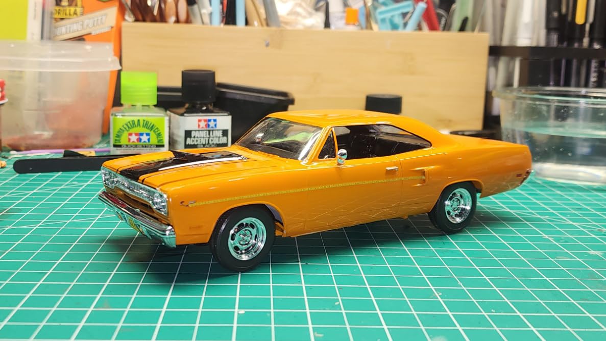 Revell 14531 '70 Plymouth Road Runner 1:24 Scale 77-Piece Skill Level 5 Model Car Building Kit customer photo 2