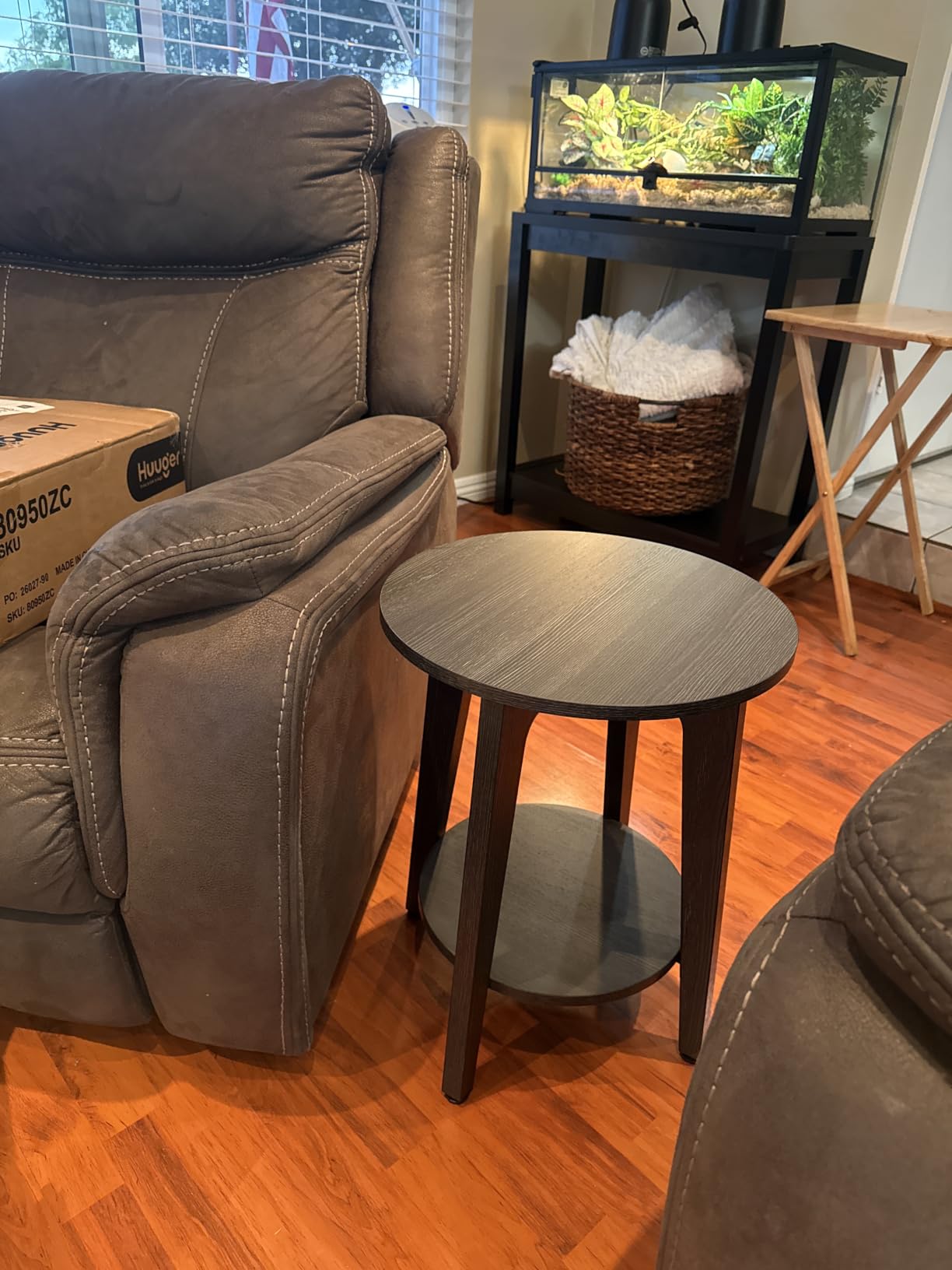VASAGLE MAEZO Collection - Side Table, 2-Tier Small Round End Table, Nightstand with Tapered Legs, Curved Transitions, for Small Spaces, Living Room, Bedroom, Honey Brown ULET283T41 customer photo 2