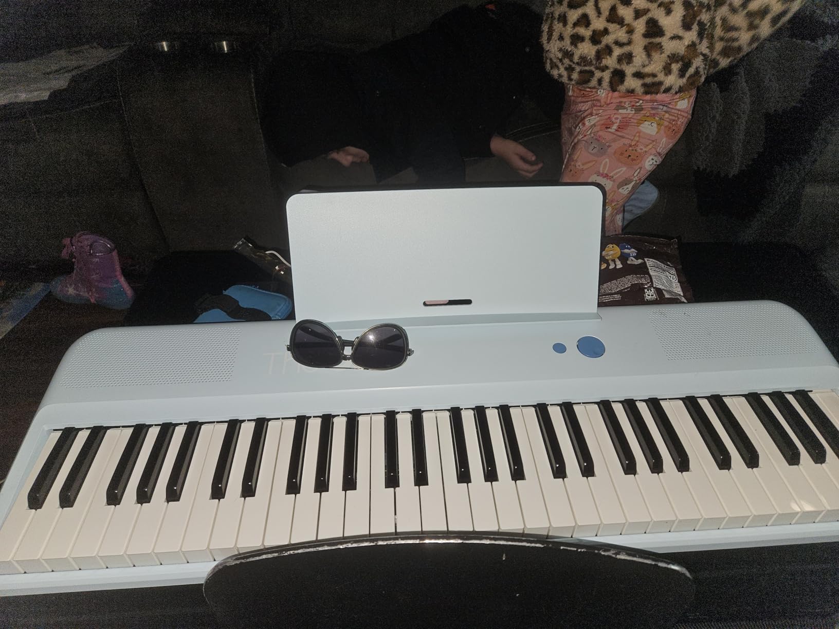 The ONE Smart Keyboard COLOR 61 Keys Piano Keyboard, Music Keyboard with 256 Timbres, 64 Polyphony, 2 Speakers, Built-in LED Lights and Free Apps (Blue) customer photo 2