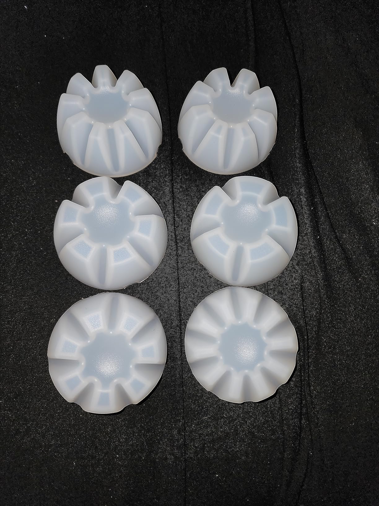 6 Pieces Flower Pour Cup for Paint Pouring 6/7/8/9/10 Slot Acrylic Paint Tools Supplies Flower Strainer for DIY and Creating Patterns Art Supplies(White) customer photo 1