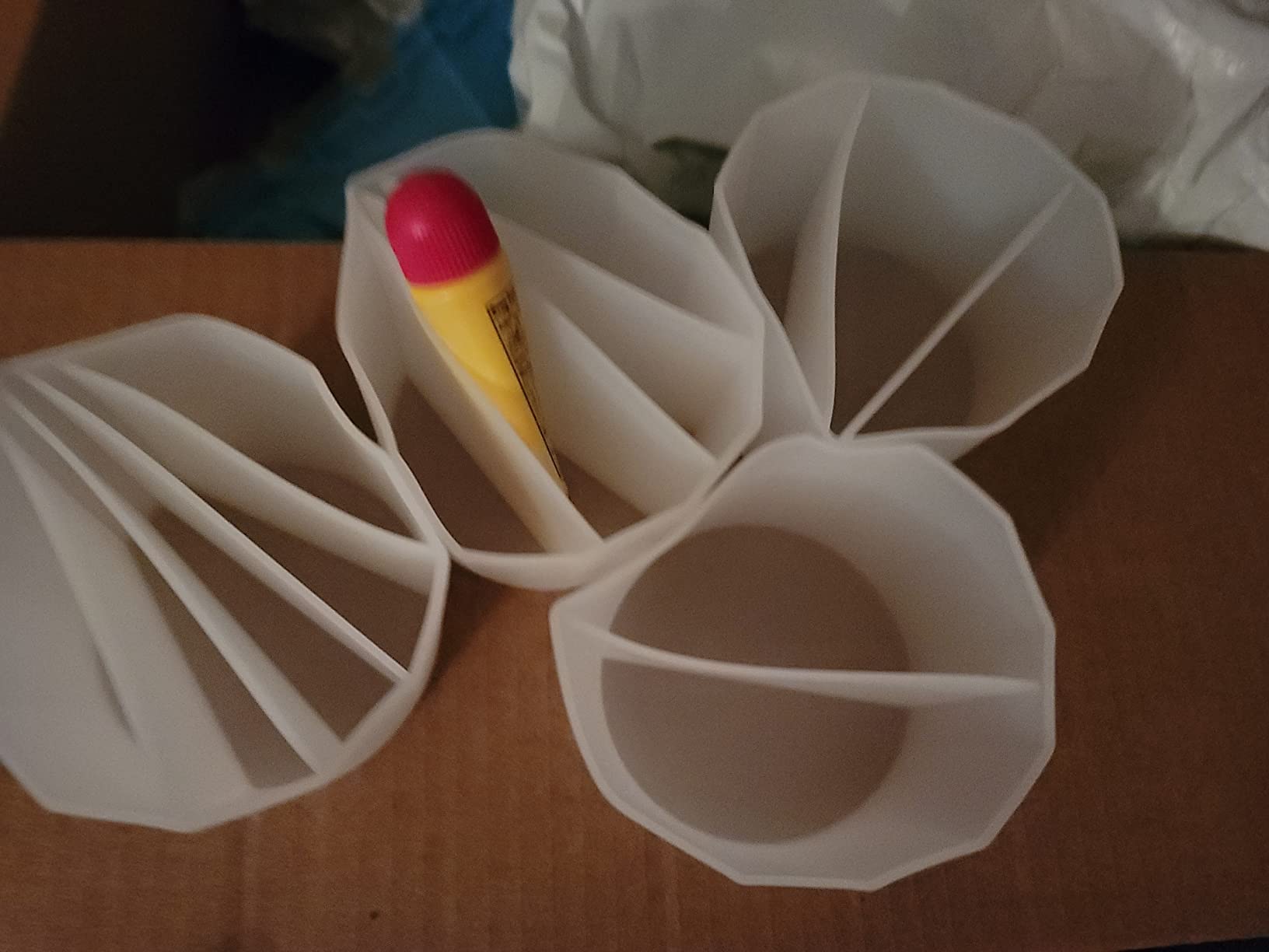 4 Pack Split Cups for Paint Pouring + 2 Pcs Stir Stick, Silicone Paint Pour Cup Resin with 2-5 Channels Dividers Pouring Painting Tools for DIY Making Accessories Fluid Art Drawing customer photo 1