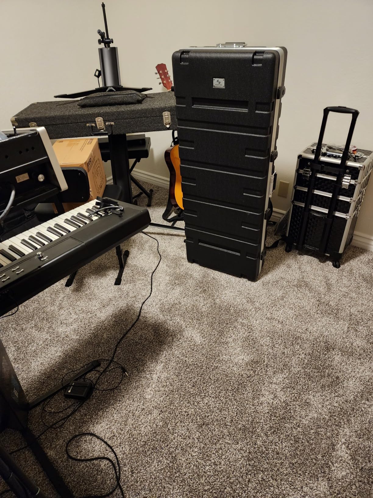 Sound Town Lightweight 88-Note Keyboard Case, ATA Flight Case with TSA Approved Locking Latches, Customizable Interior, Recessed Wheels (STKBC-88) customer photo 1