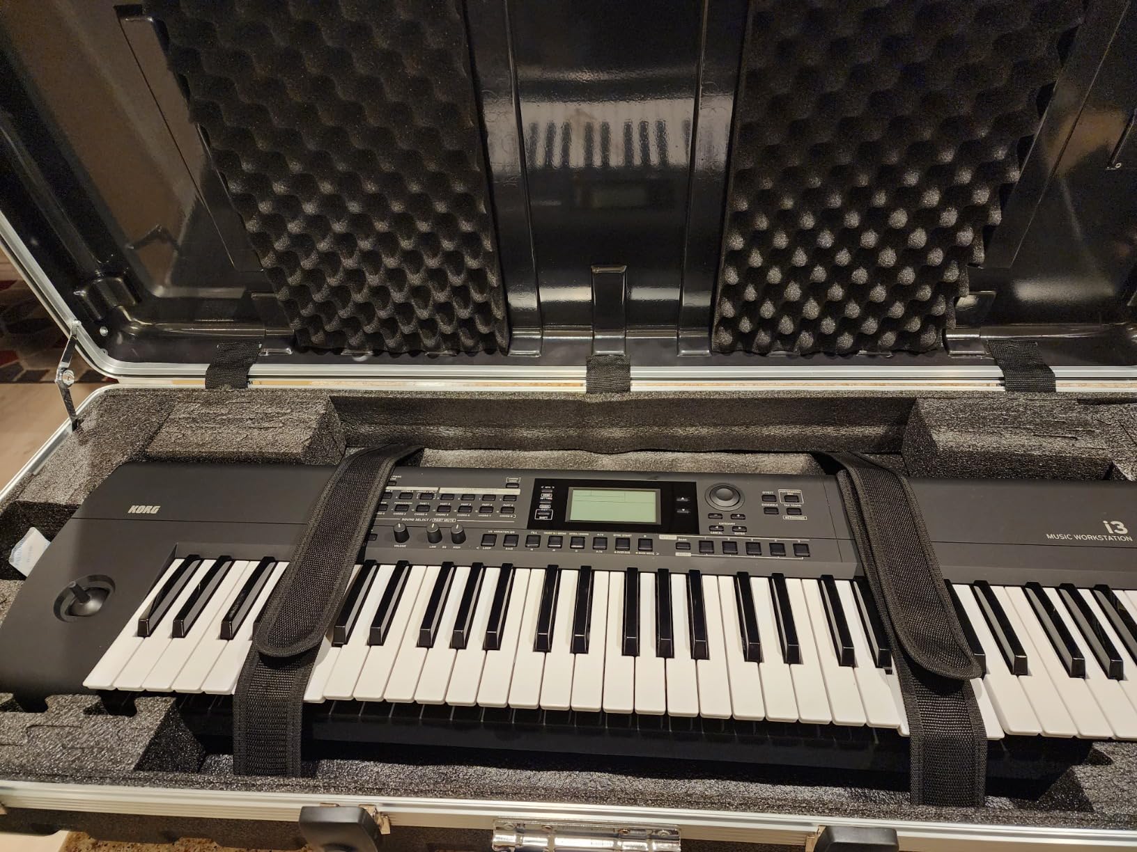 Sound Town Lightweight 88-Note Keyboard Case, ATA Flight Case with TSA Approved Locking Latches, Customizable Interior, Recessed Wheels (STKBC-88) customer photo 2