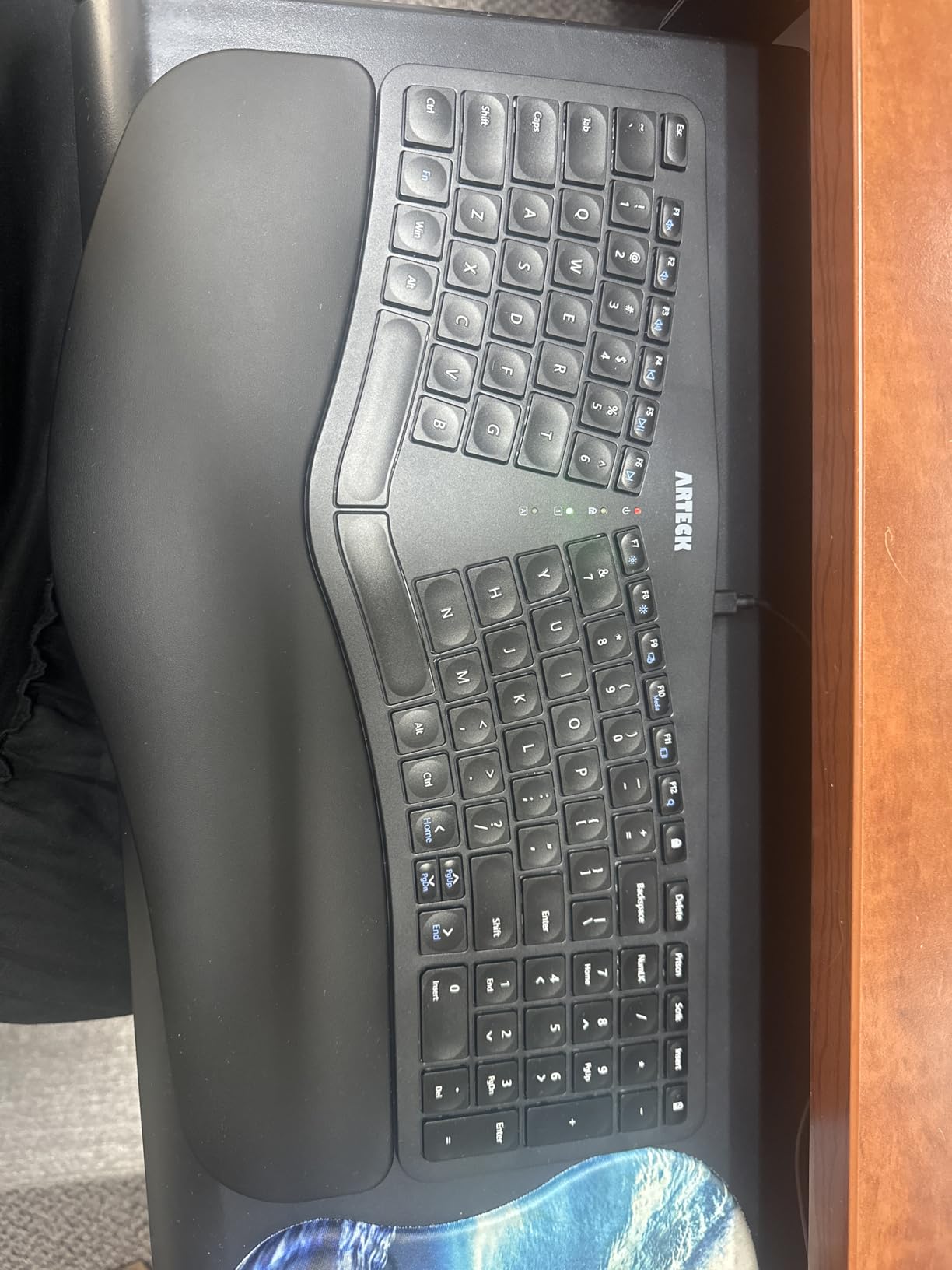Arteck Split Ergonomic Keyboard with Palm Rest, 2.4G USB Wireless Keyboard customer photo 2
