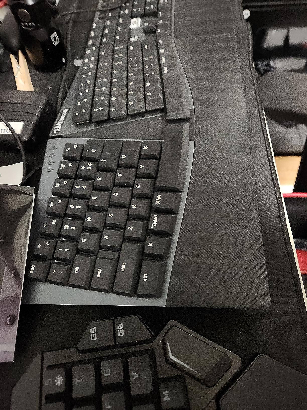 Perixx PERIBOARD-535BR Wired Ergonomic Mechanical Split Keyboard - Low-Profile Brown Tactile Switches - Programmable Feature with Macro Keys - Compatible with Windows and Mac OS X - US English, Black customer photo 1
